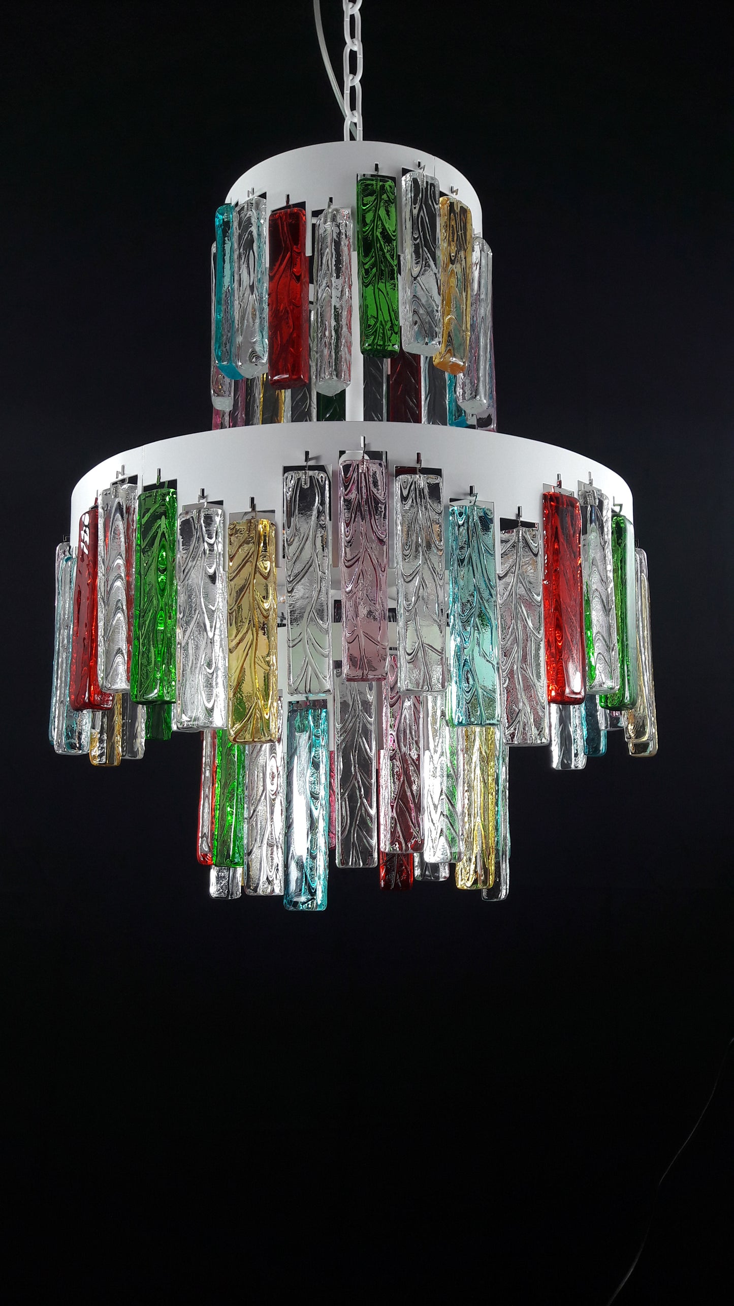 Lampadario Murano con Vetri di Murano fatti a mano e multicolore. Ispirato alla famosa maschera veneziana carnevalesca di arlecchino. Made in Venice,Italy