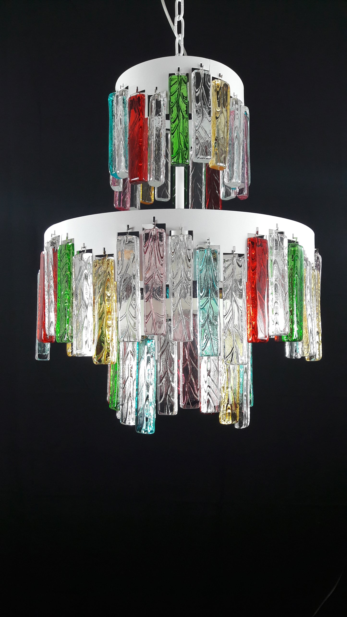 Lampadario Murano con Vetri di Murano fatti a mano e multicolore. Ispirato alla famosa maschera veneziana carnevalesca di arlecchino. Made in Venice,Italy