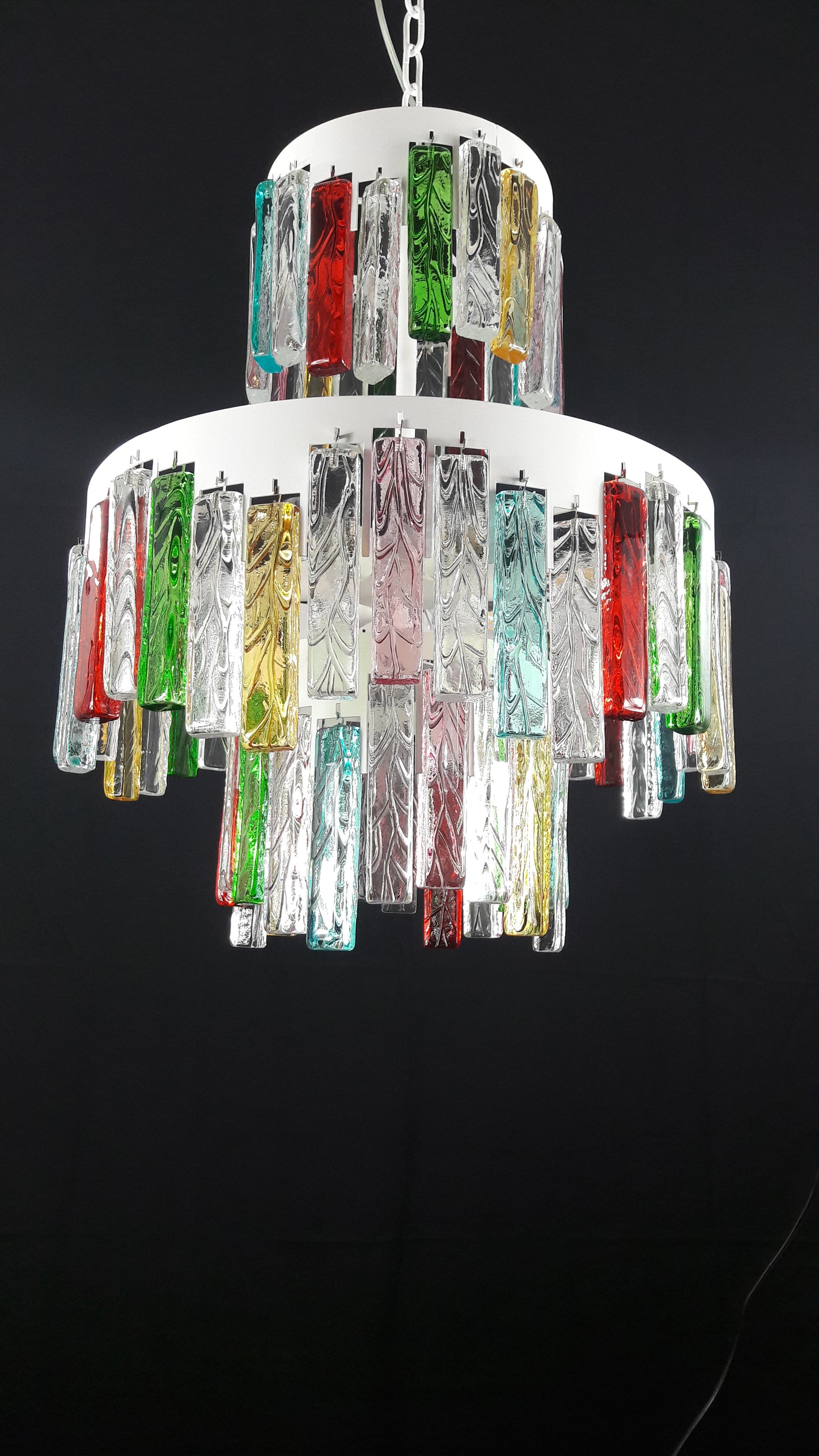 Lampadario Murano con Vetri di Murano fatti a mano e multicolore. Ispirato alla famosa maschera veneziana carnevalesca di arlecchino. Made in Venice,Italy