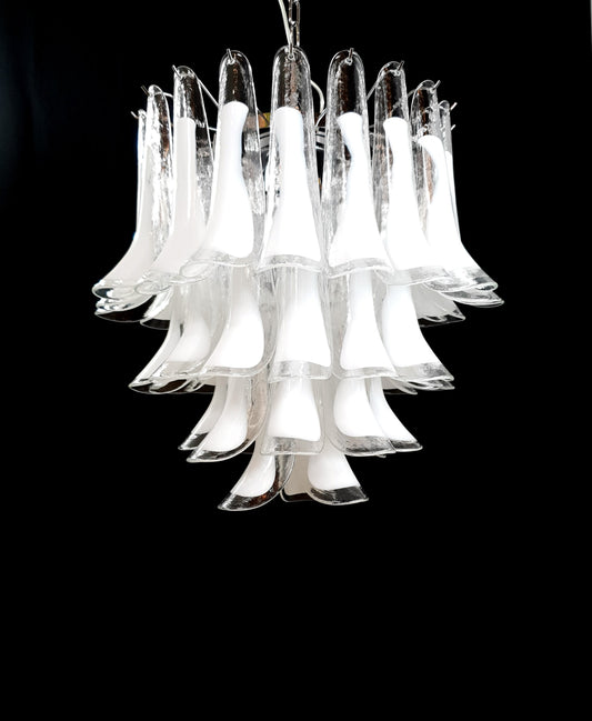 Lampadario Vintage Murano, stile Mazzega, anni'80. Vetri di Murano petali cristallo con anima bianco latte. Designed and Made in Italy.