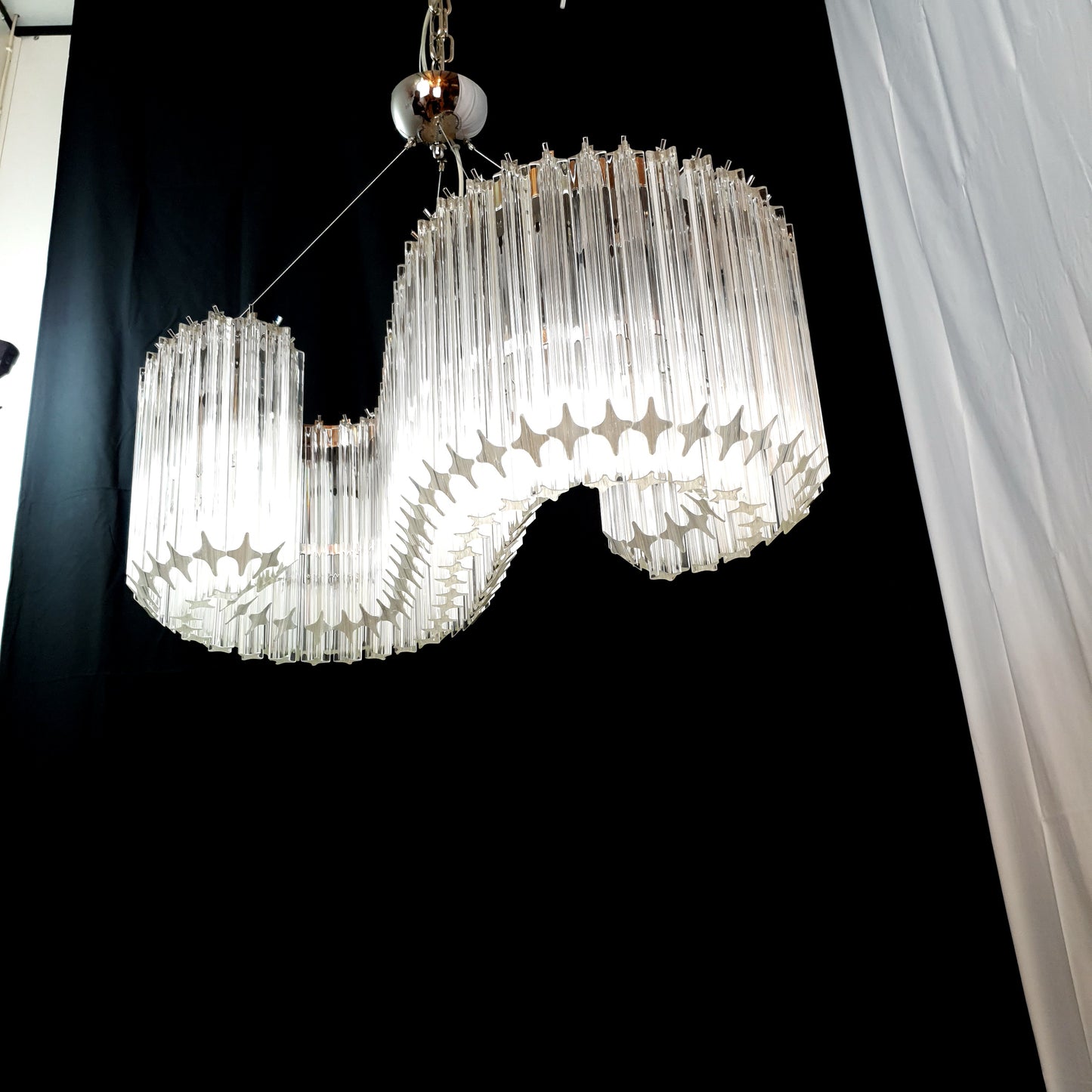Lampadario Murano Vintage,stile Venini, anni'70.Meraviglioso con la sua forma a lettera "S" con vetri prismi di Murano. Made in Venice Italy