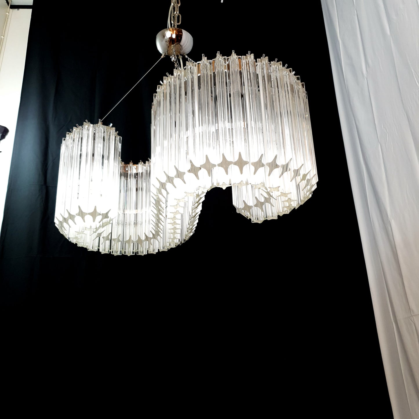 Lampadario Murano Vintage,stile Venini, anni'70.Meraviglioso con la sua forma a lettera "S" con vetri prismi di Murano. Made in Venice Italy