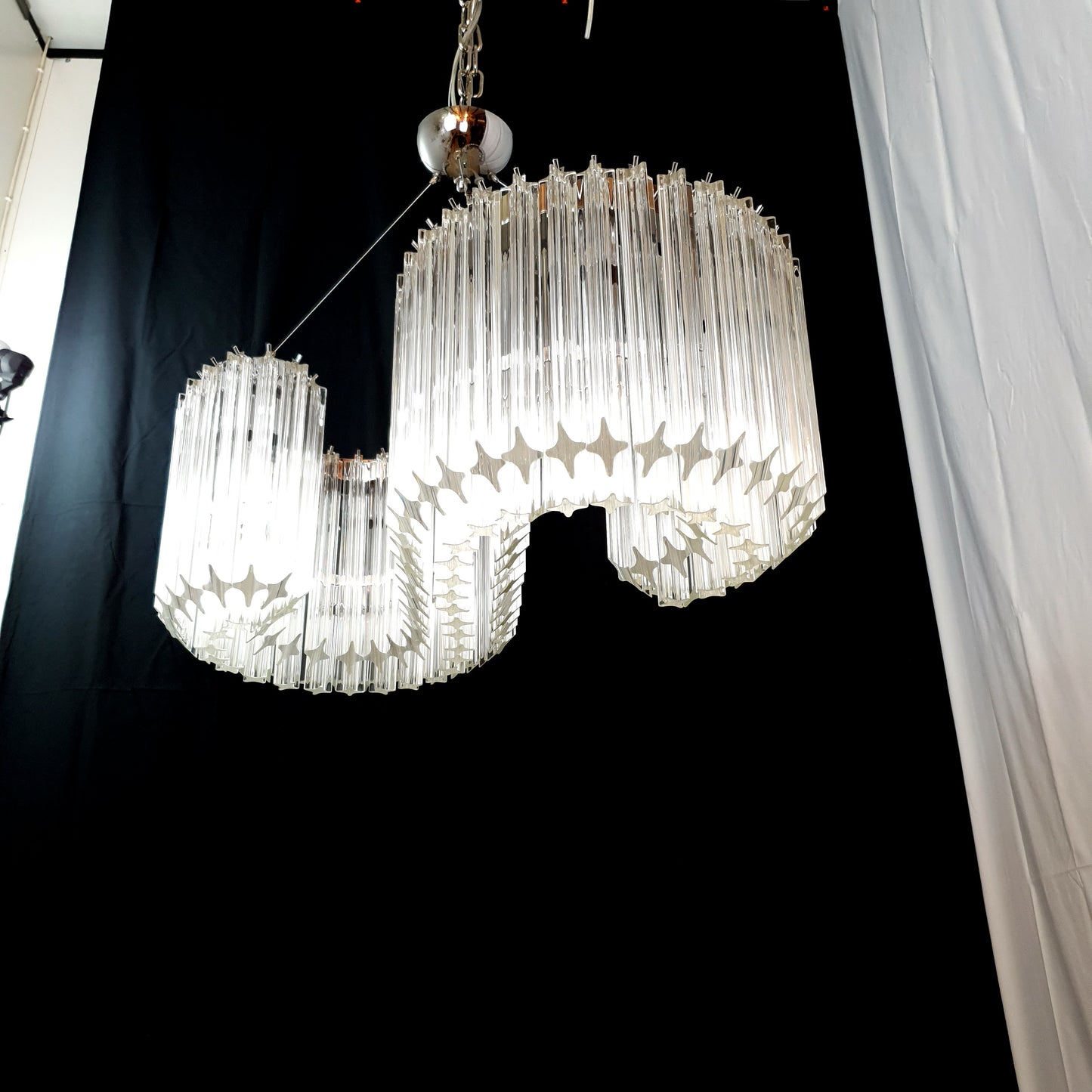 Lampadario Murano Vintage,stile Venini, anni'70.Meraviglioso con la sua forma a lettera "S" con vetri prismi di Murano. Made in Venice Italy