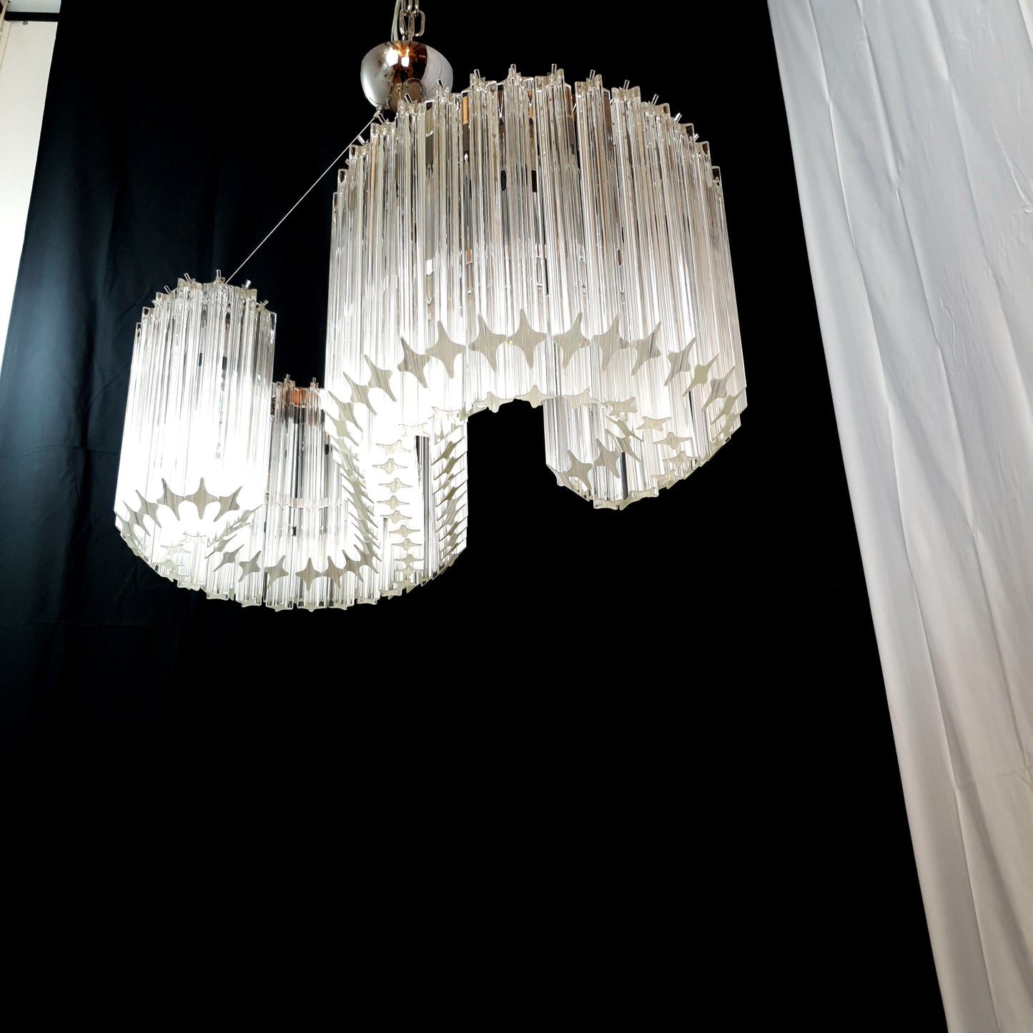 Lampadario Murano Vintage,stile Venini, anni'70.Meraviglioso con la sua forma a lettera "S" con vetri prismi di Murano. Made in Venice Italy