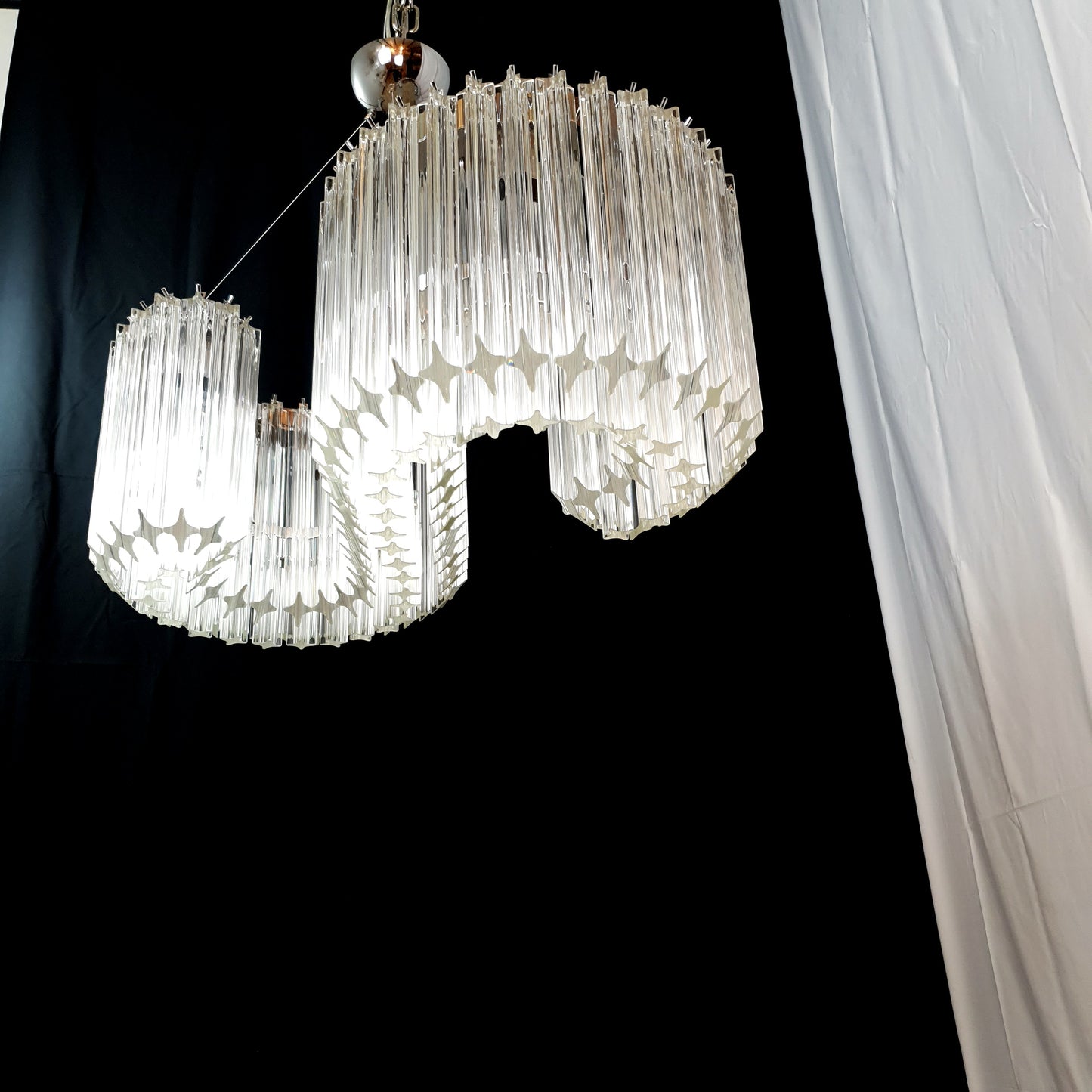 Lampadario Murano Vintage,stile Venini, anni'70.Meraviglioso con la sua forma a lettera "S" con vetri prismi di Murano. Made in Venice Italy