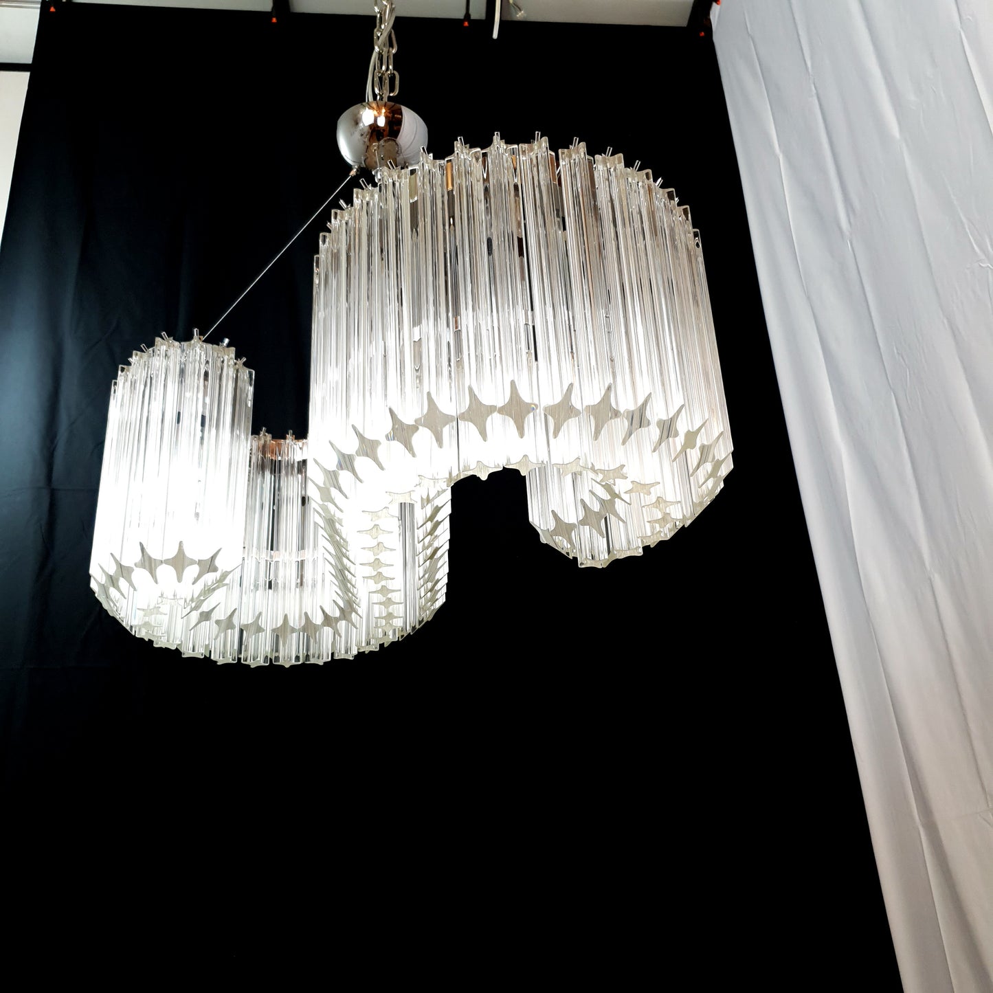 Lampadario Murano Vintage,stile Venini, anni'70.Meraviglioso con la sua forma a lettera "S" con vetri prismi di Murano. Made in Venice Italy