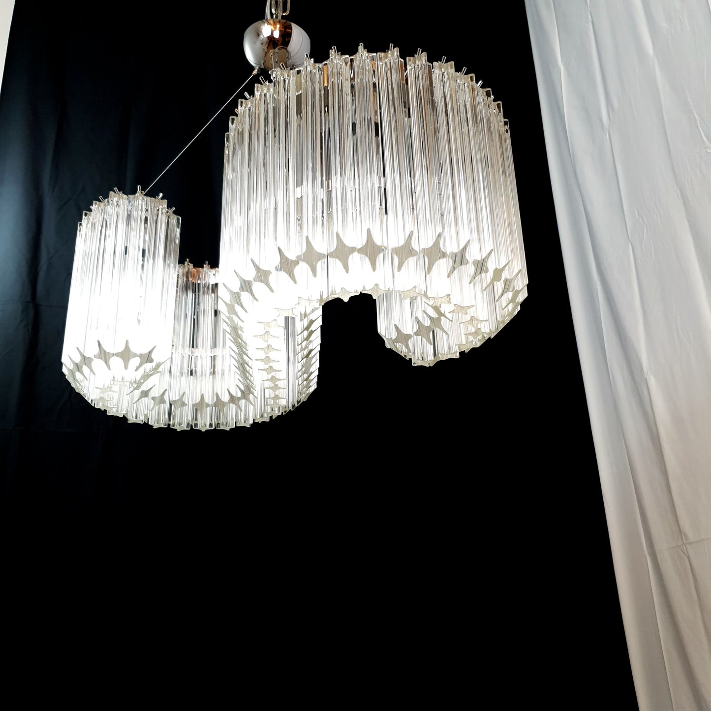 Lampadario Murano Vintage,stile Venini, anni'70.Meraviglioso con la sua forma a lettera "S" con vetri prismi di Murano. Made in Venice Italy