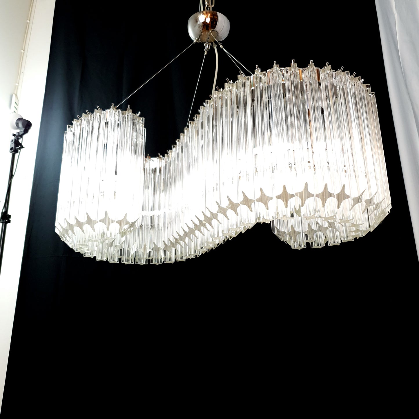 Lampadario Murano Vintage,stile Venini, anni'70.Meraviglioso con la sua forma a lettera "S" con vetri prismi di Murano. Made in Venice Italy