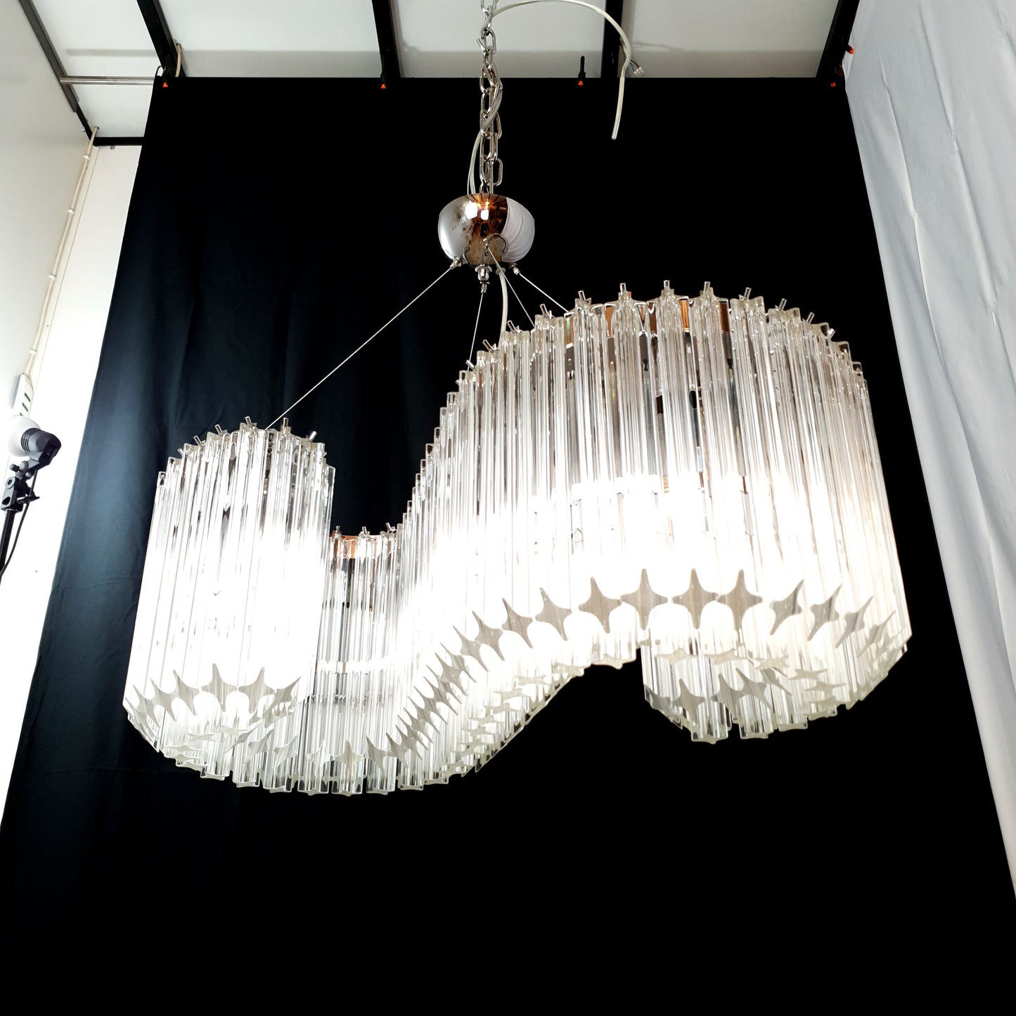 Lampadario Murano Vintage,stile Venini, anni'70.Meraviglioso con la sua forma a lettera "S" con vetri prismi di Murano. Made in Venice Italy