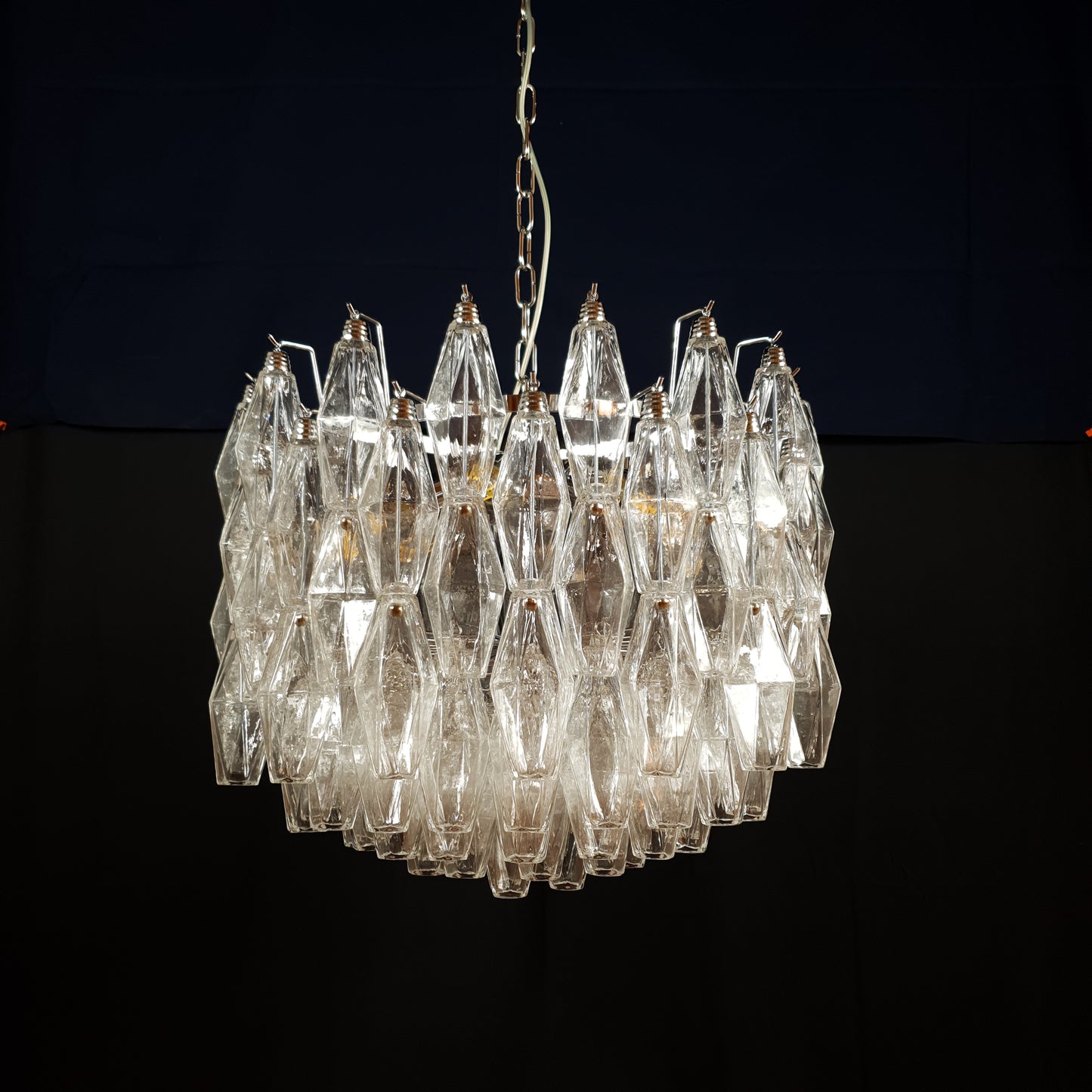 Lampadario a poliedri fatti a mano, di Murano. Vetri poliedri di Murano in cristallo. Designed and made in Venice, Italy.