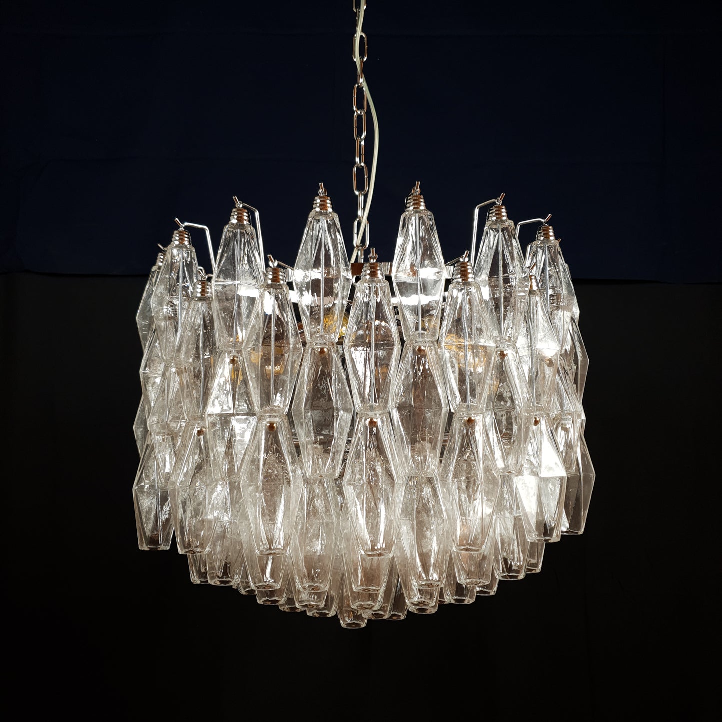 Lampadario a poliedri fatti a mano, di Murano. Vetri poliedri di Murano in cristallo. Designed and made in Venice, Italy.
