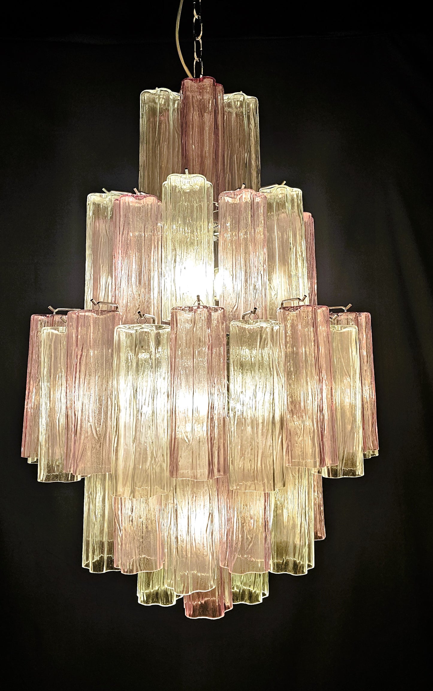Lampadario artigianale di Murano con Vetri tronchi fatti a mano, ametista e cristallo. Designed and Made in Venice,Italy