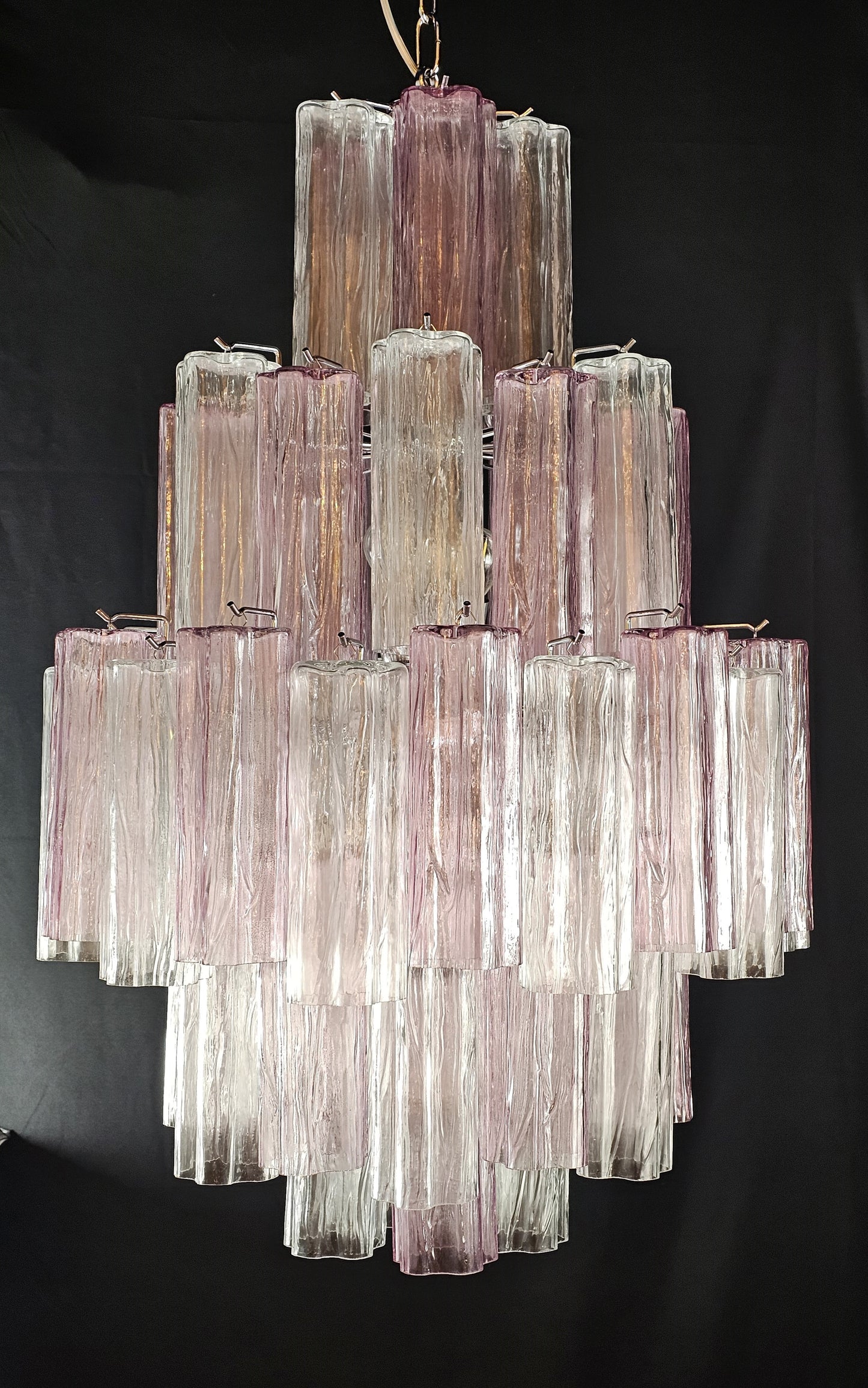 Lampadario artigianale di Murano con Vetri tronchi fatti a mano, ametista e cristallo. Designed and Made in Venice,Italy