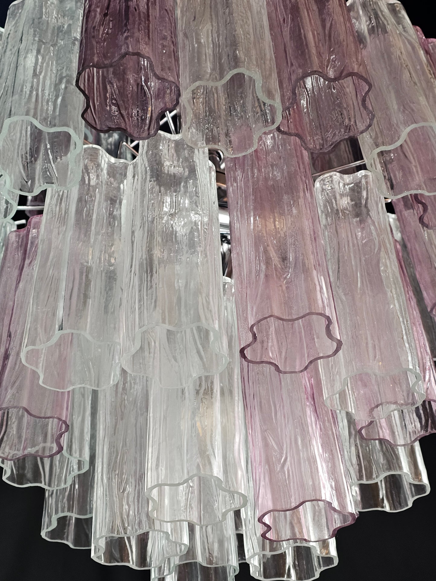 Lampadario artigianale di Murano con Vetri tronchi fatti a mano, ametista e cristallo. Designed and Made in Venice,Italy