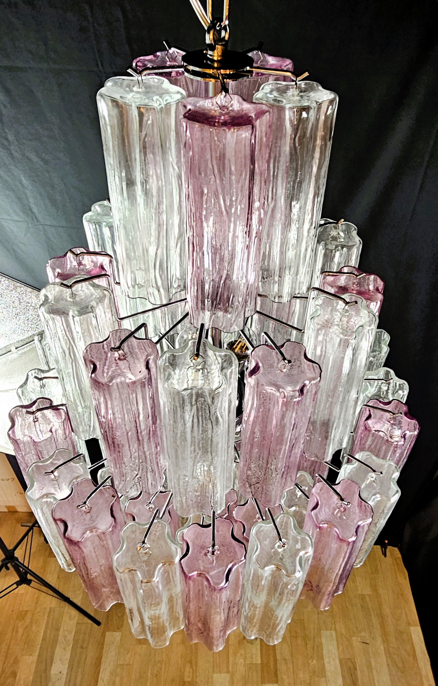 Lampadario artigianale di Murano con Vetri tronchi fatti a mano, ametista e cristallo. Designed and Made in Venice,Italy