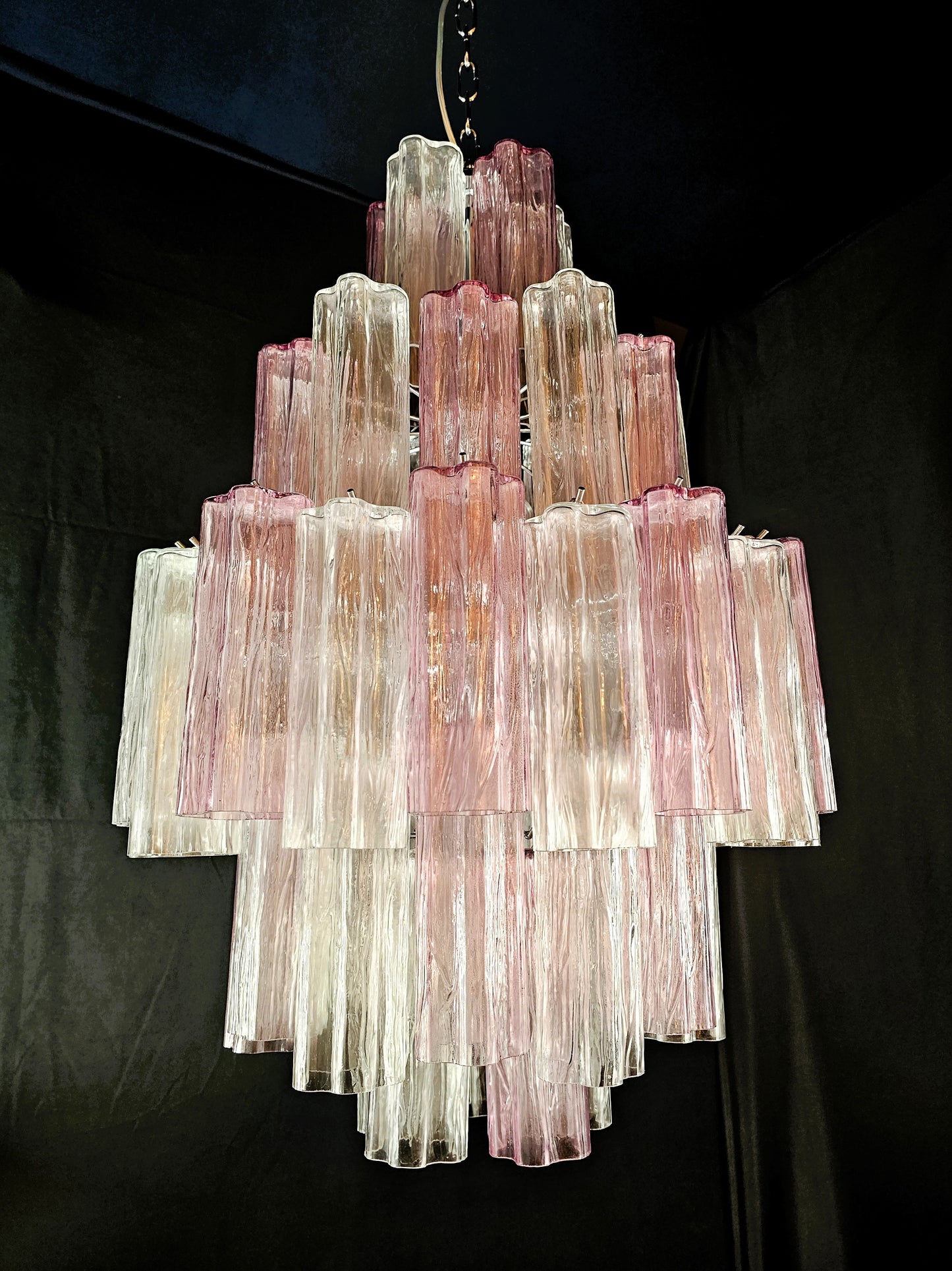 Lampadario artigianale di Murano con Vetri tronchi fatti a mano, ametista e cristallo. Designed and Made in Venice,Italy