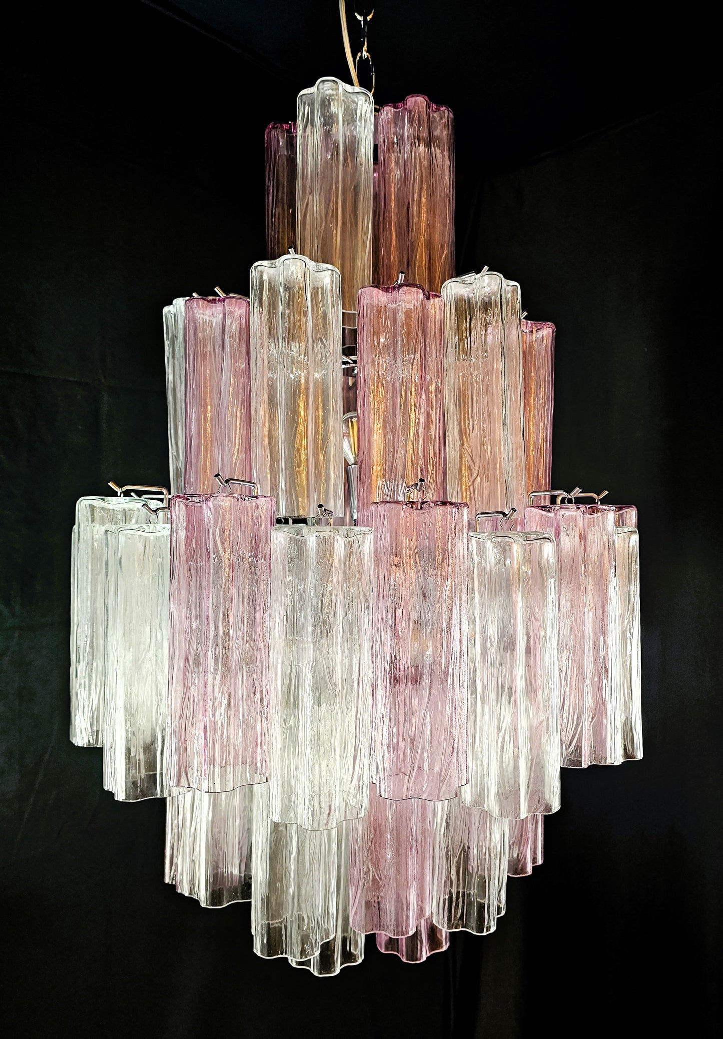 Lampadario artigianale di Murano con Vetri tronchi fatti a mano, ametista e cristallo. Designed and Made in Venice,Italy
