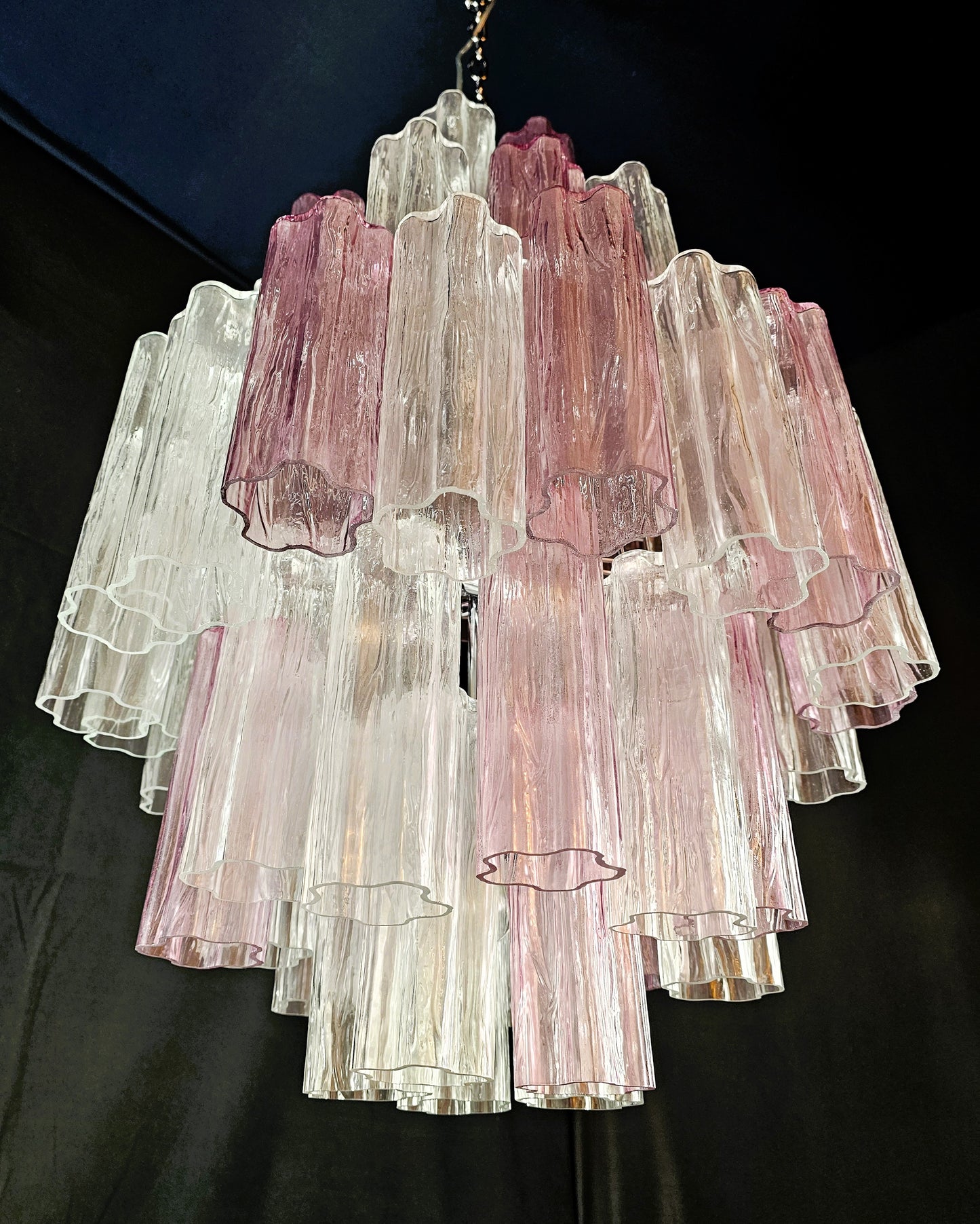 Lampadario artigianale di Murano con Vetri tronchi fatti a mano, ametista e cristallo. Designed and Made in Venice,Italy