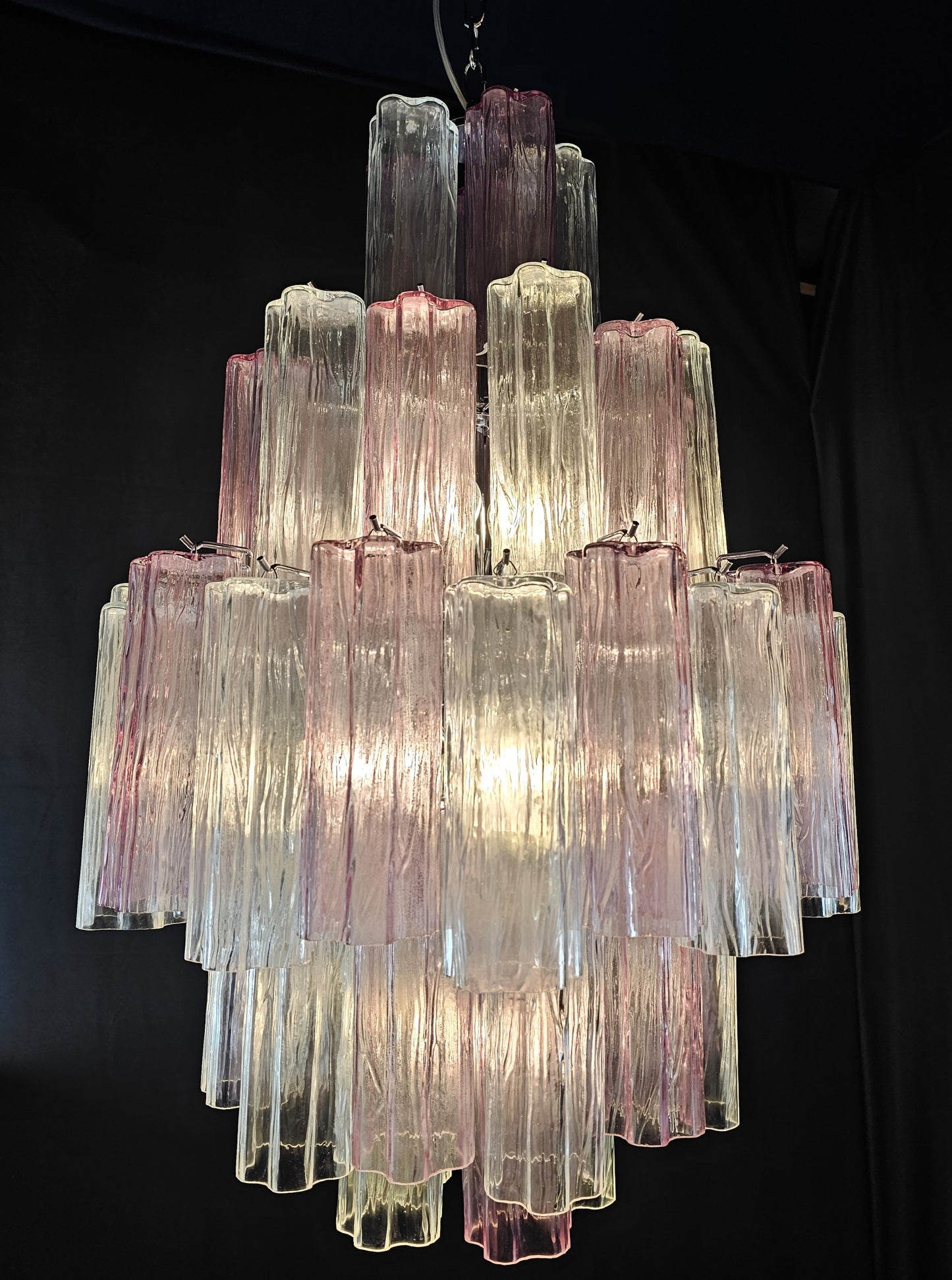 Lampadario artigianale di Murano con Vetri tronchi fatti a mano, ametista e cristallo. Designed and Made in Venice,Italy