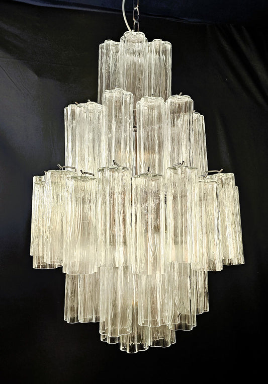 Lampadario artigianale di Murano, con Vetri tronchi di cristallo fatti a mano .Designed and Made in Murano, Italy