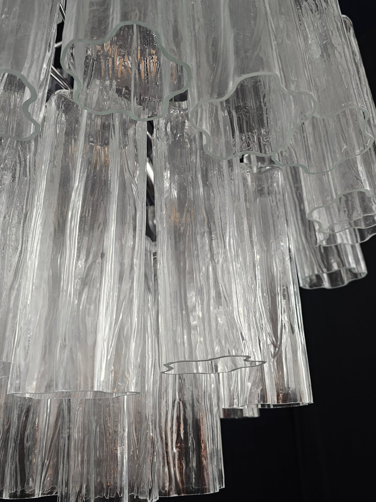Lampadario artigianale di Murano, con Vetri tronchi di cristallo fatti a mano .Designed and Made in Murano, Italy