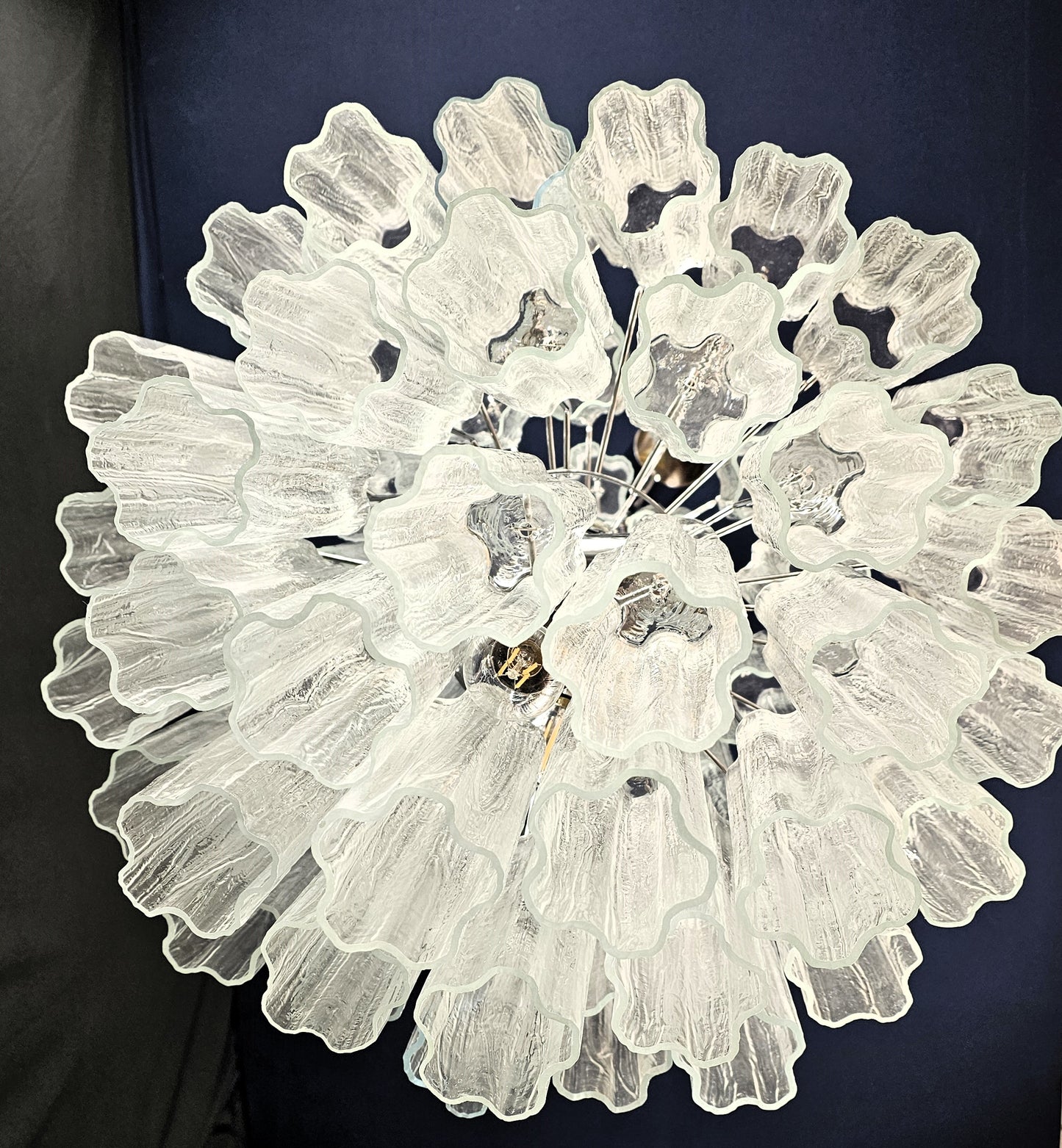 Lampadario artigianale di Murano, con Vetri tronchi di cristallo fatti a mano .Designed and Made in Murano, Italy