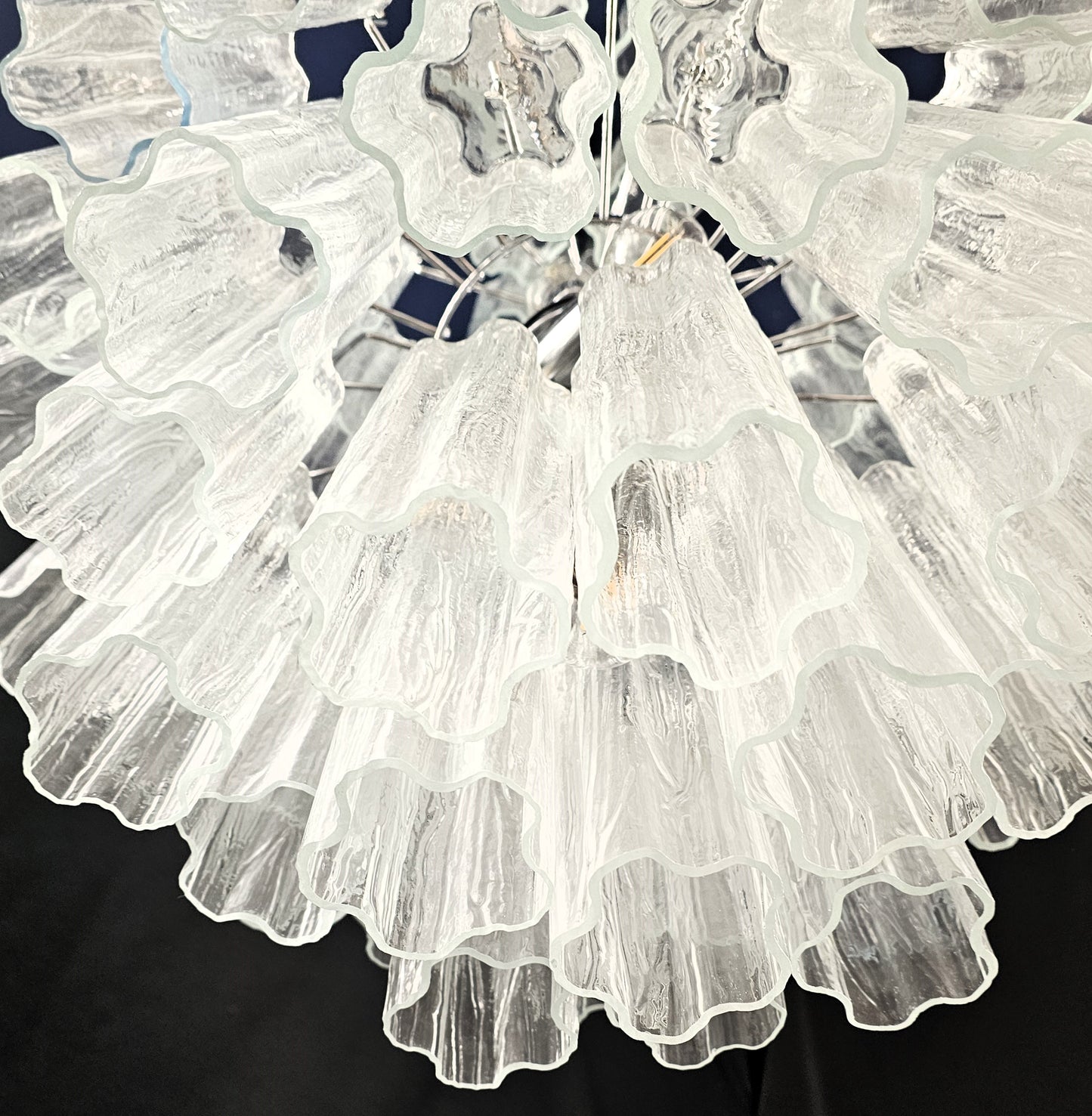 Lampadario artigianale di Murano, con Vetri tronchi di cristallo fatti a mano .Designed and Made in Murano, Italy