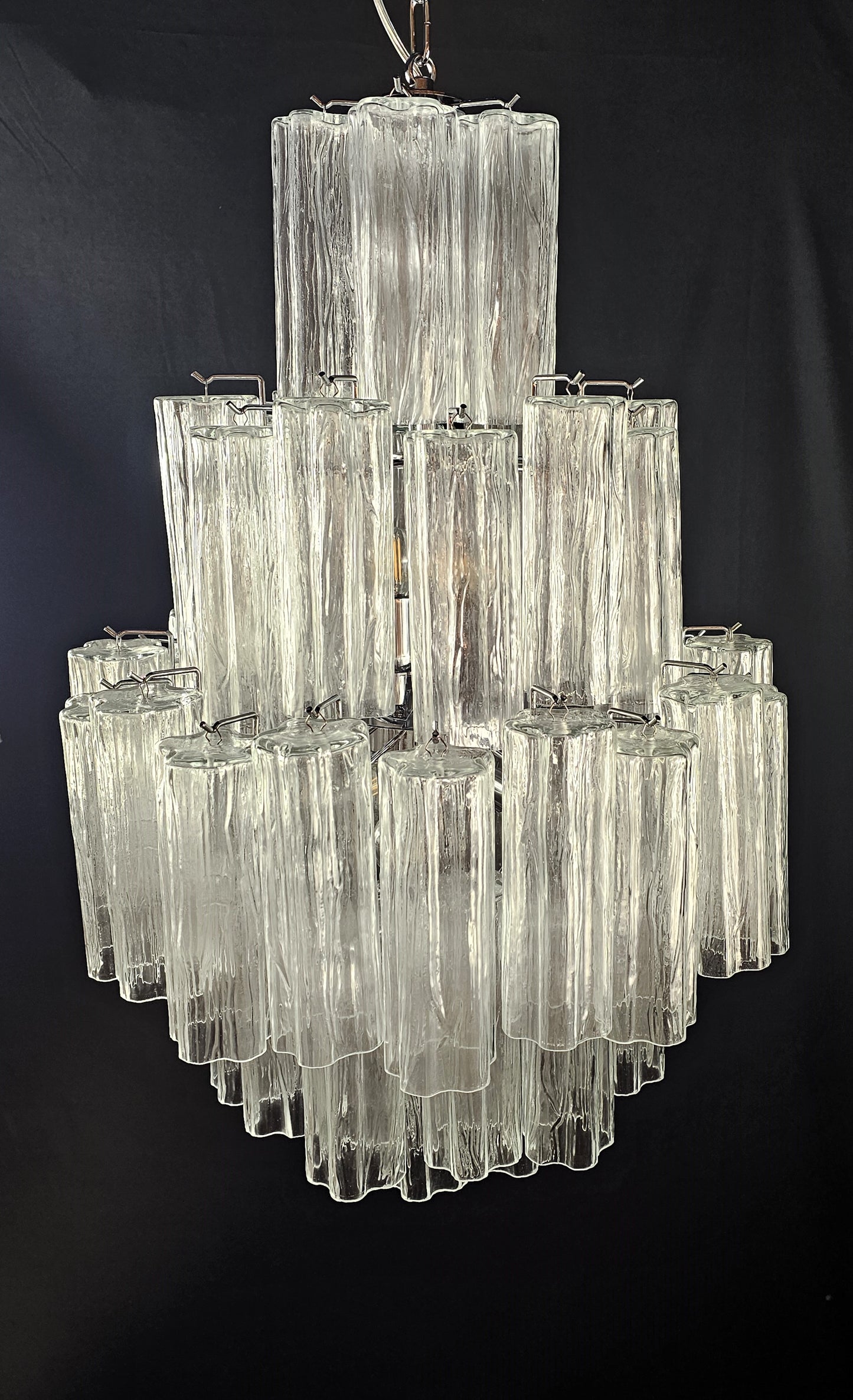 Lampadario artigianale di Murano, con Vetri tronchi di cristallo fatti a mano .Designed and Made in Murano, Italy