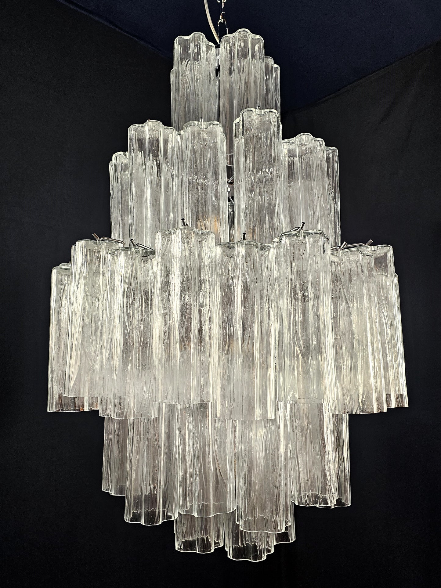 Lampadario artigianale di Murano, con Vetri tronchi di cristallo fatti a mano .Designed and Made in Murano, Italy