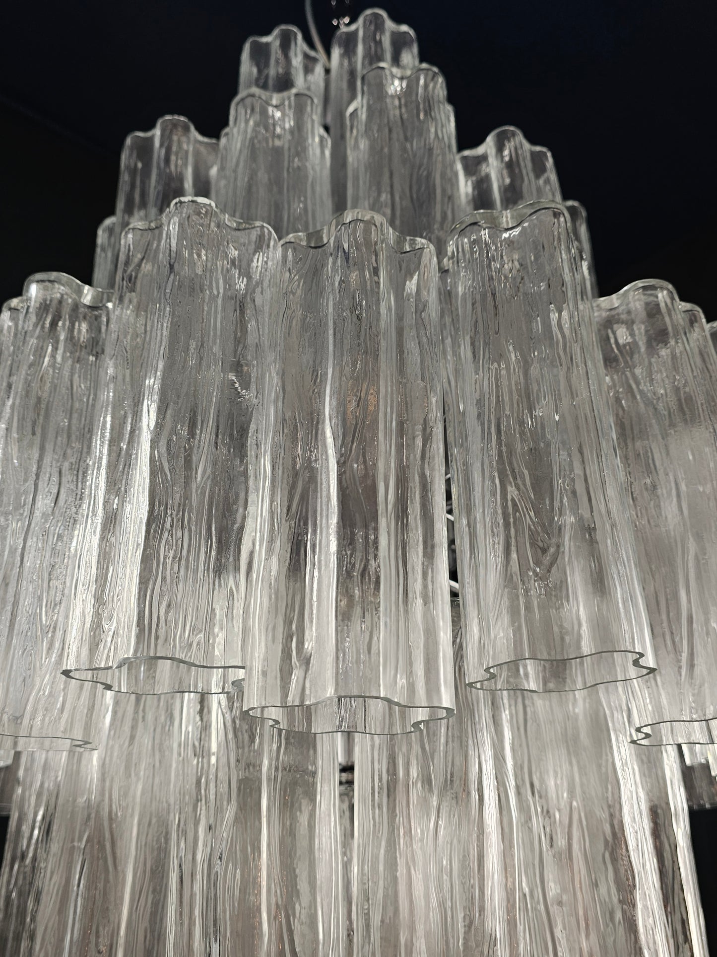 Lampadario artigianale di Murano, con Vetri tronchi di cristallo fatti a mano .Designed and Made in Murano, Italy