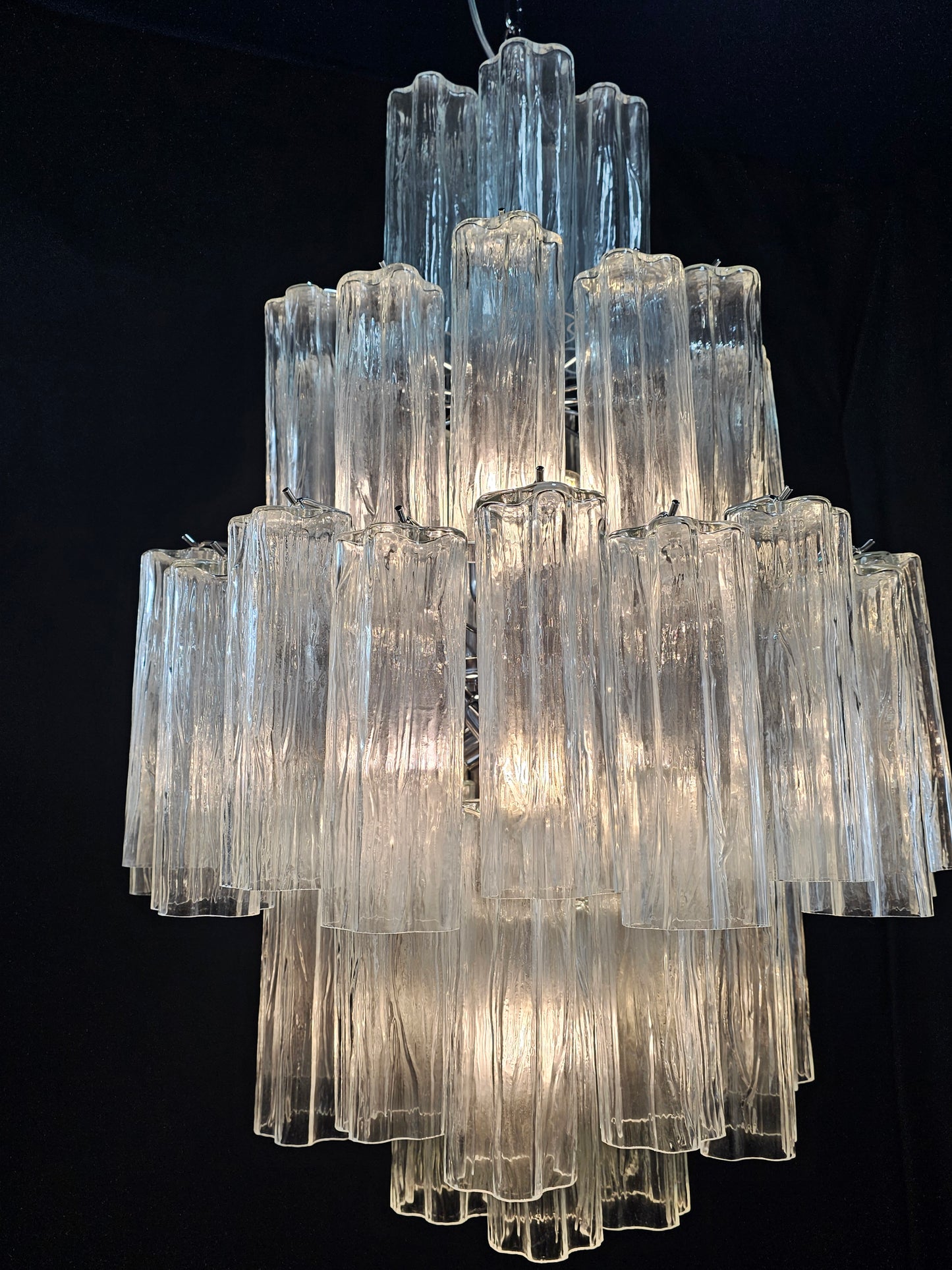 Lampadario artigianale di Murano, con Vetri tronchi di cristallo fatti a mano .Designed and Made in Murano, Italy