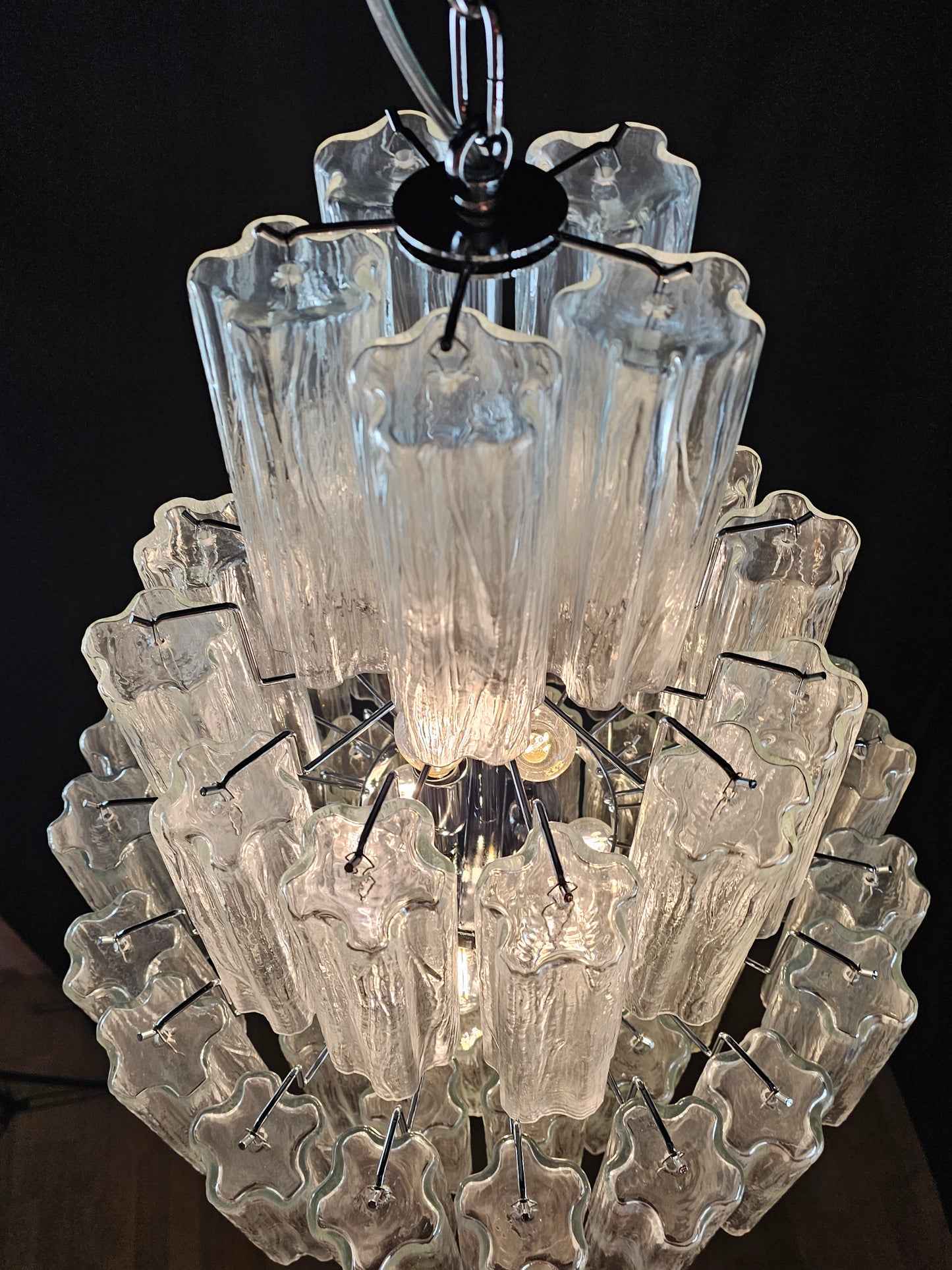 Lampadario artigianale di Murano, con Vetri tronchi di cristallo fatti a mano .Designed and Made in Murano, Italy