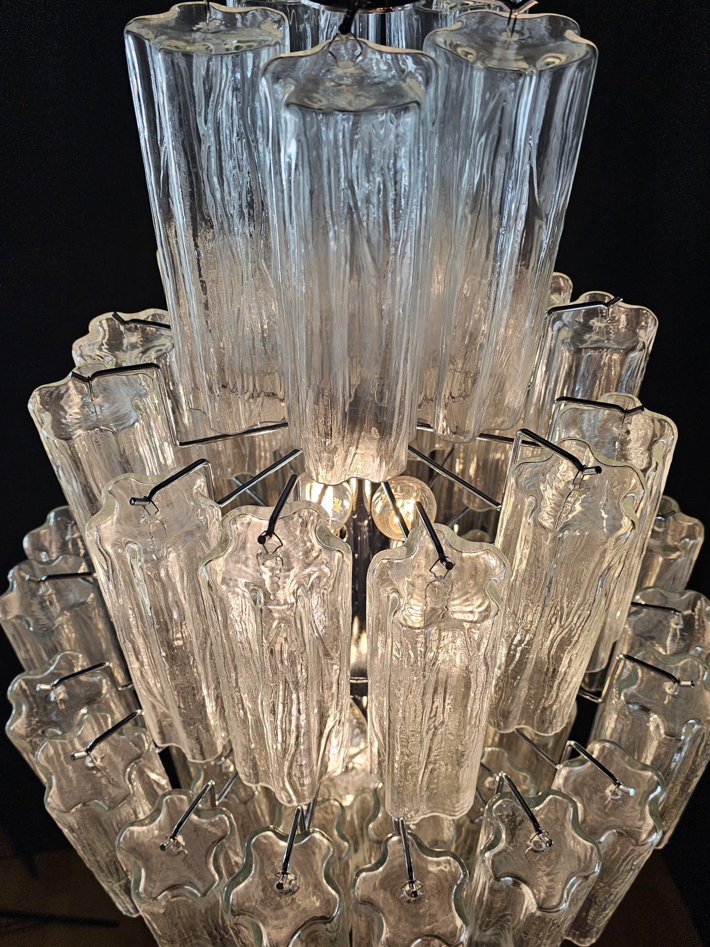 Lampadario artigianale di Murano, con Vetri tronchi di cristallo fatti a mano .Designed and Made in Murano, Italy