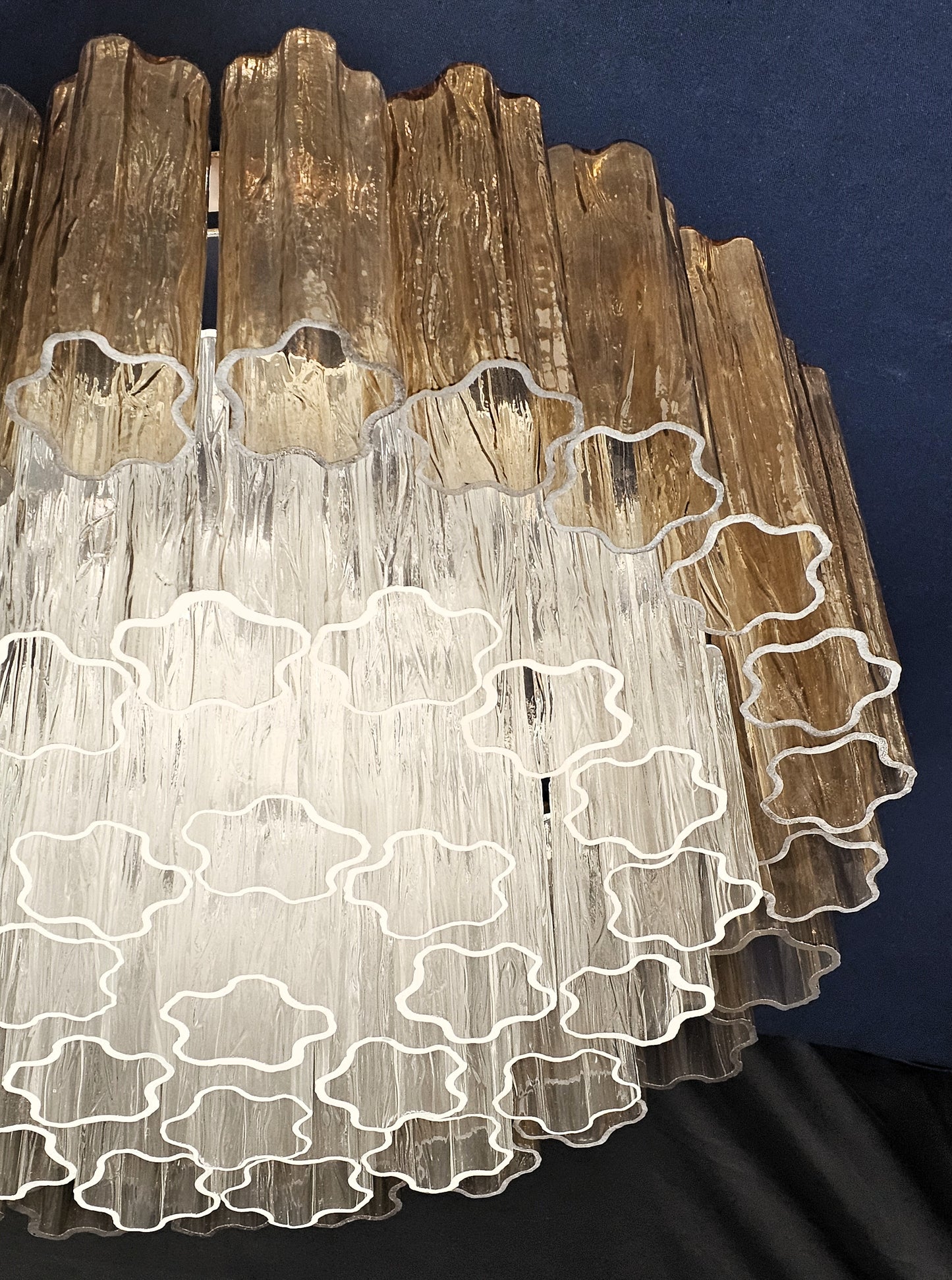 Lampadario di Murano a vetri tronchi fatti a mano. Vetri tronchi cristallo e fumè. Made in Murano, Venezia Italy