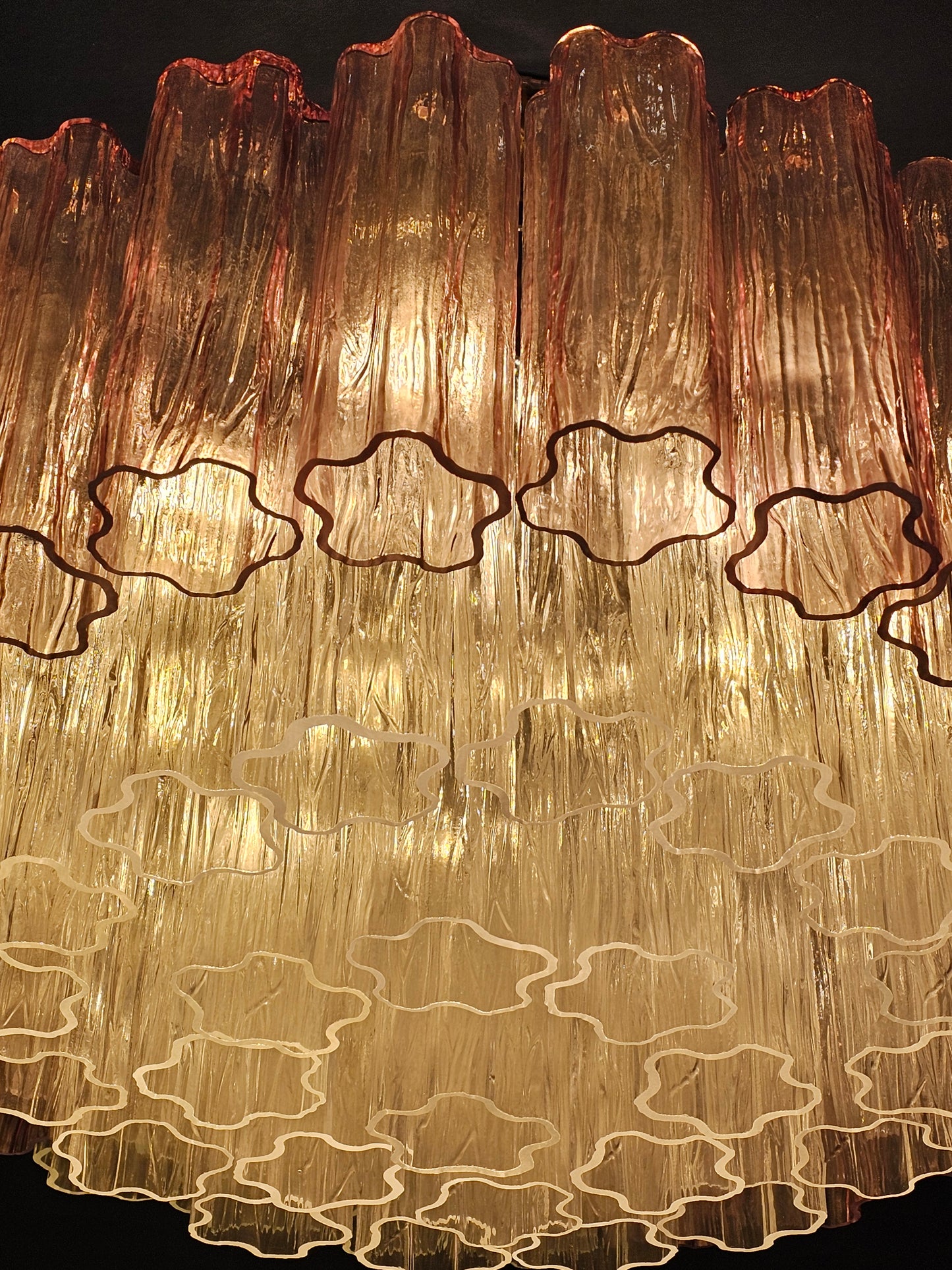 Lampadario di Murano a vetri tronchi, stile Barovier, vetri fatti a mano dai nostri maestri vetrai. Made in Murano, Italy