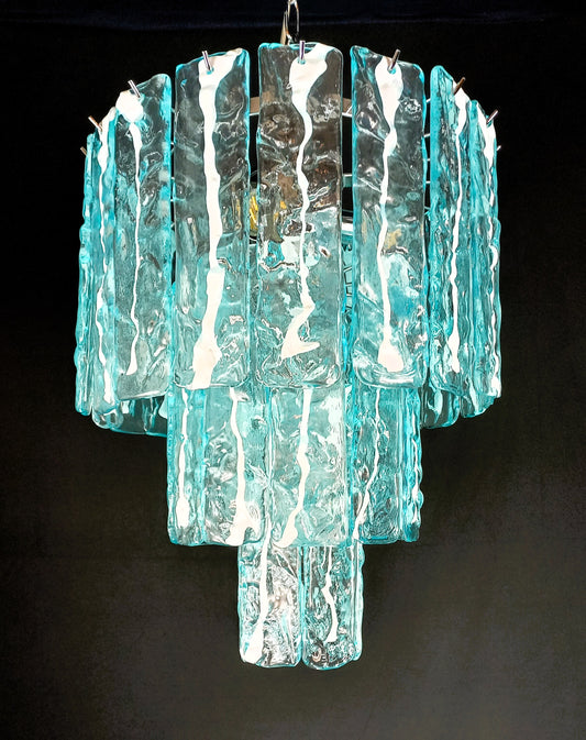 Lampadario di Murano stile art Dèco, con Vetri di Murano fatti a mano listelli cristallo colore acquamare anima bianca. Designed and made in Murano, Italy.