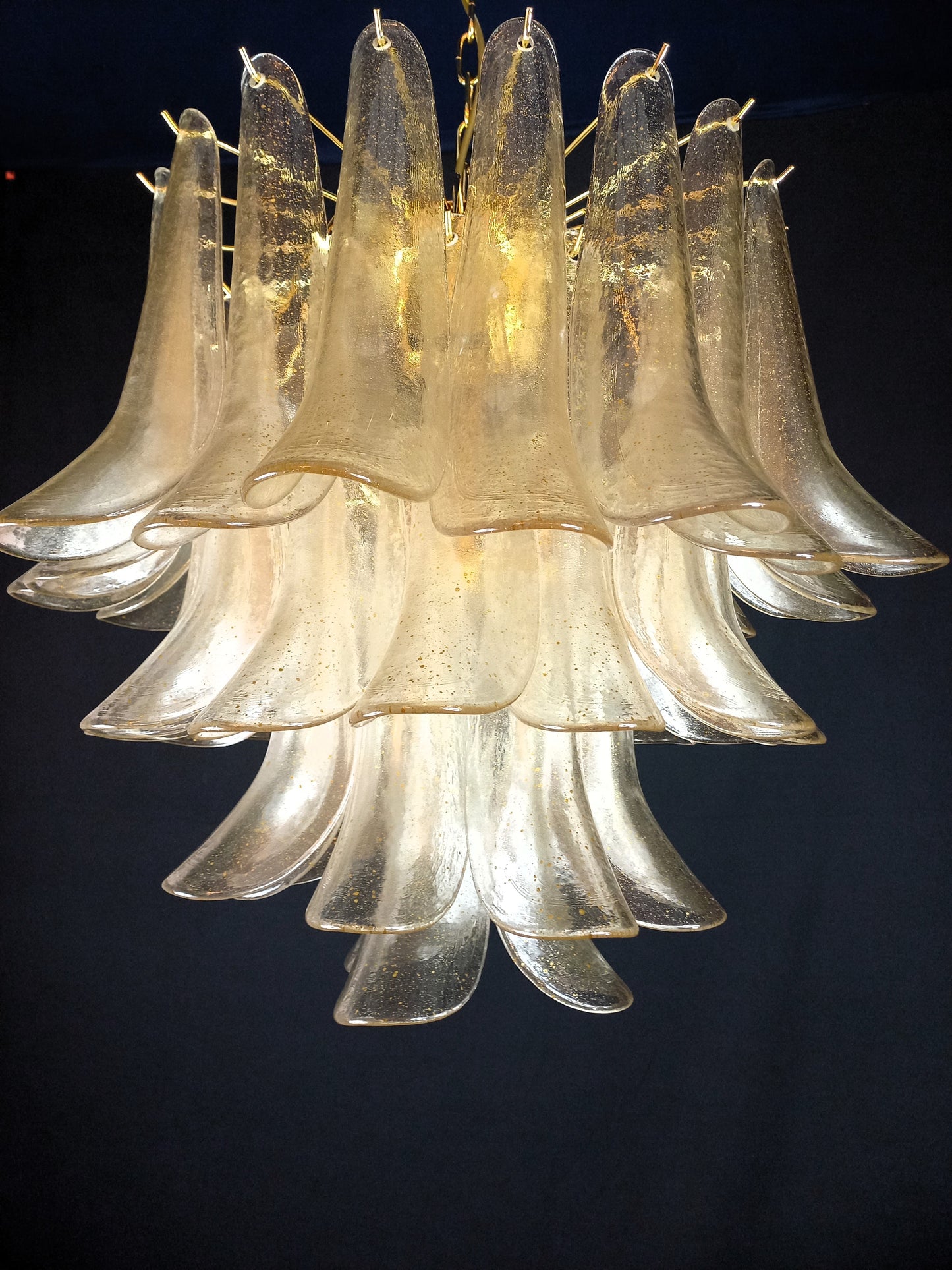 Lampadario Vintage Murano, stile Mazzega, anni'70. Vetri di Murano petali cristallo oro. Designed and Made in Venice, Italy.