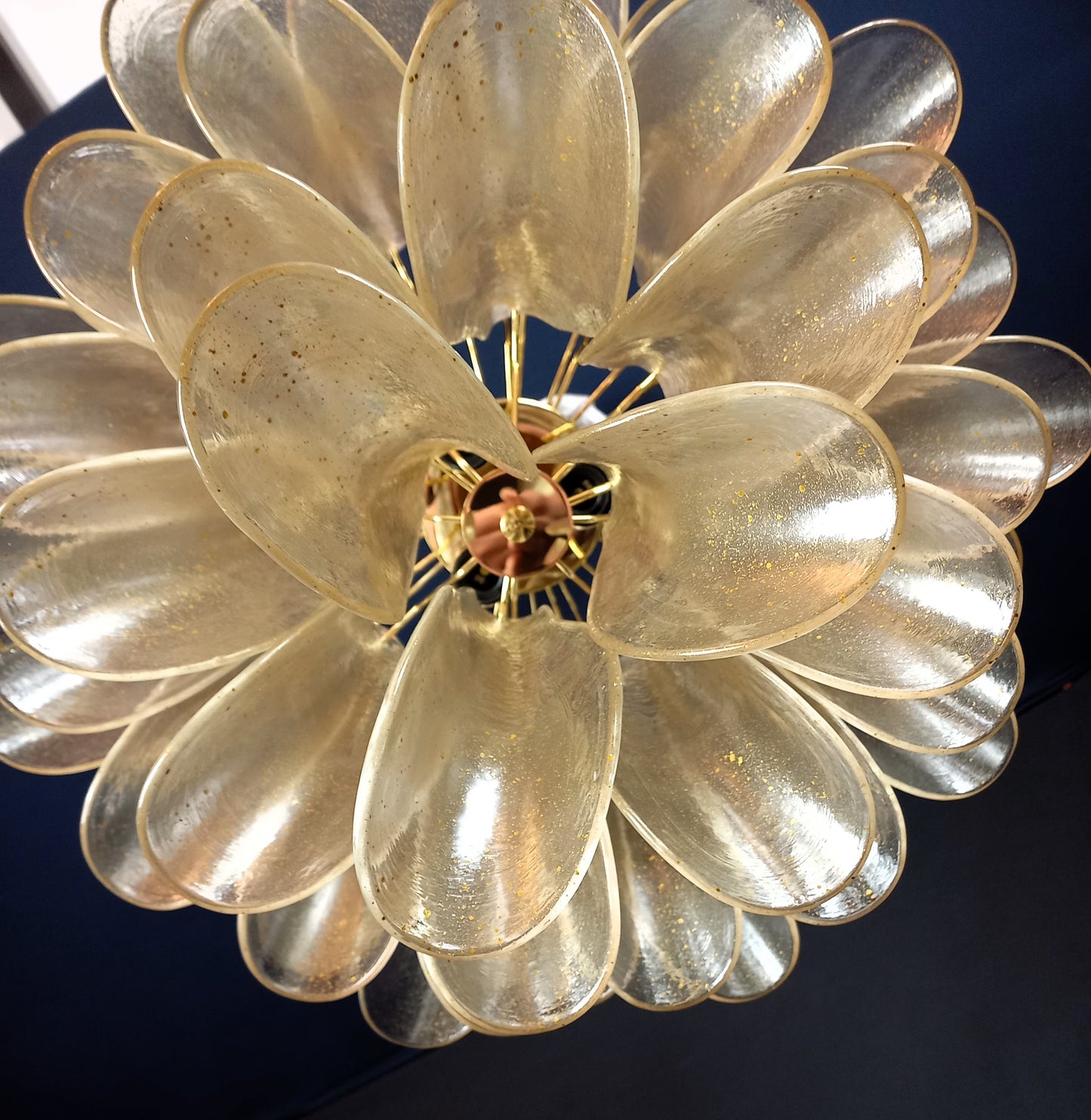 Lampadario Vintage Murano, stile Mazzega, anni'70. Vetri di Murano petali cristallo oro. Designed and Made in Venice, Italy.