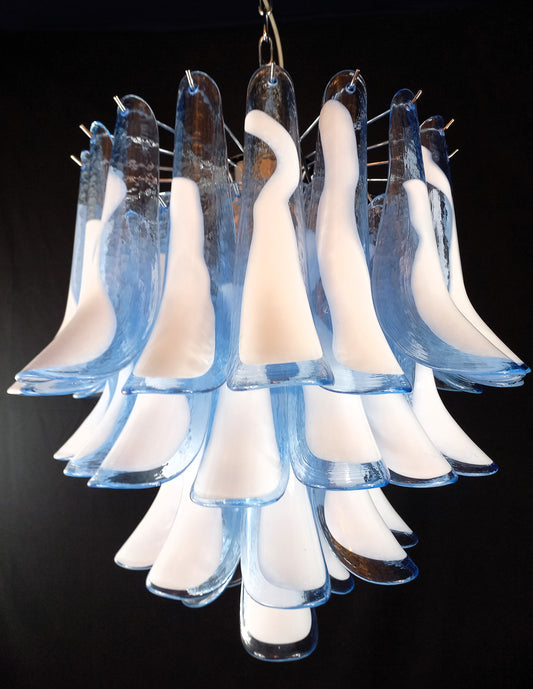 Lampadario Vintage Murano, stile Mazzega, anni'80.  Vetri di Murano petali blu chiaro con anima bianca. Designed and Made in Venice, Italy.