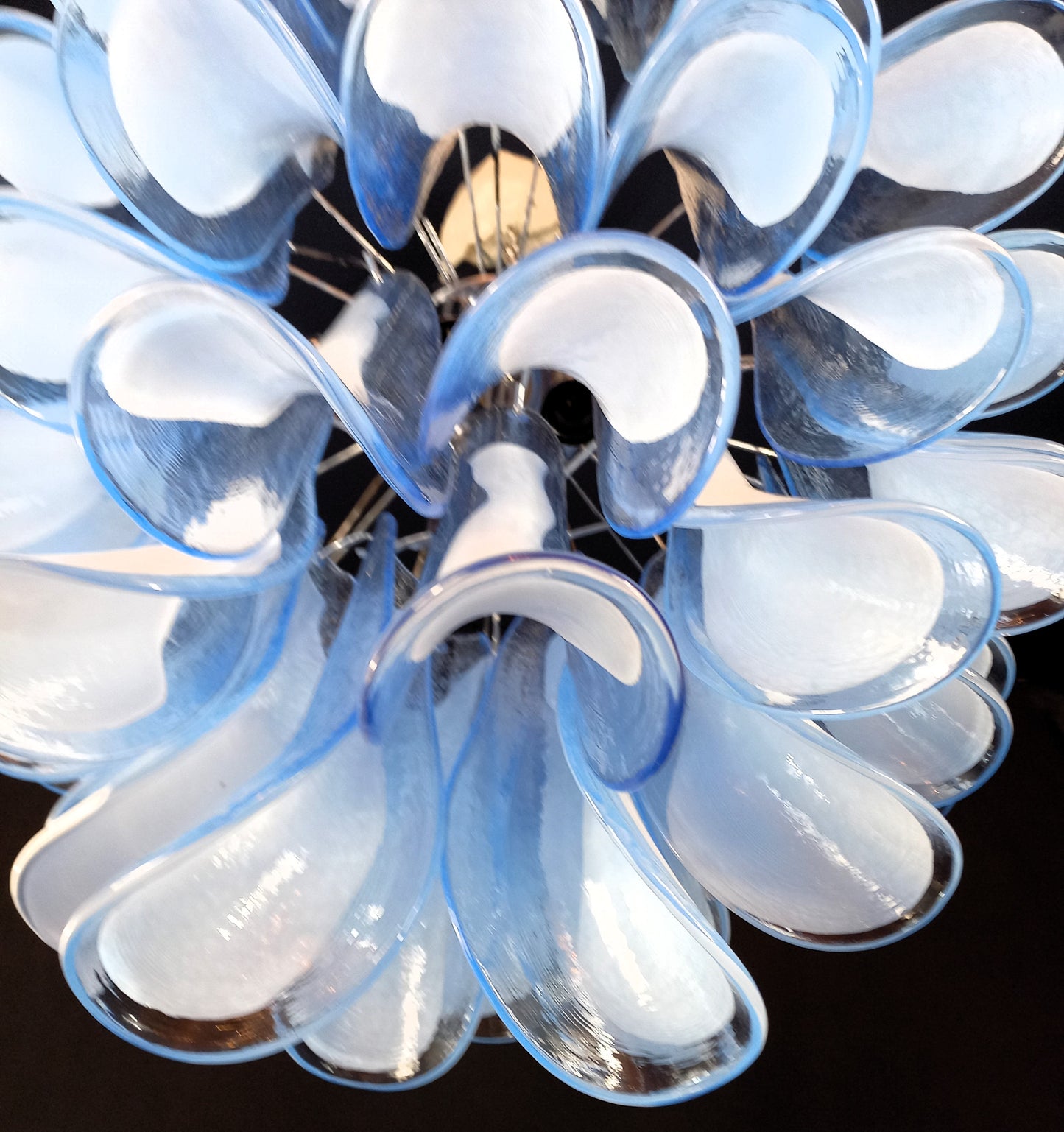 Lampadario Vintage Murano, stile Mazzega, anni'80.  Vetri di Murano petali blu chiaro con anima bianca. Designed and Made in Venice, Italy.