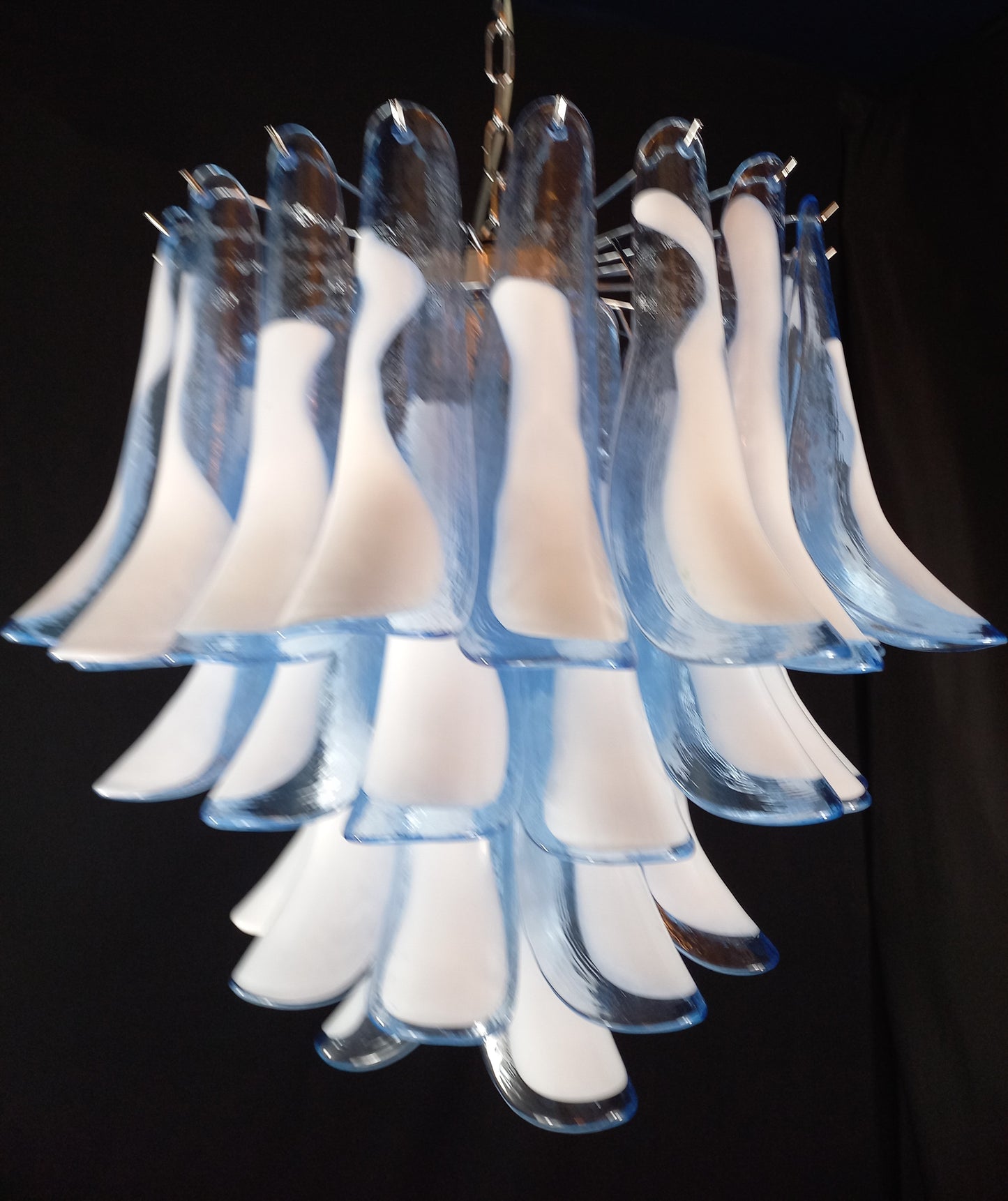 Lampadario Vintage Murano, stile Mazzega, anni'80.  Vetri di Murano petali blu chiaro con anima bianca. Designed and Made in Venice, Italy.