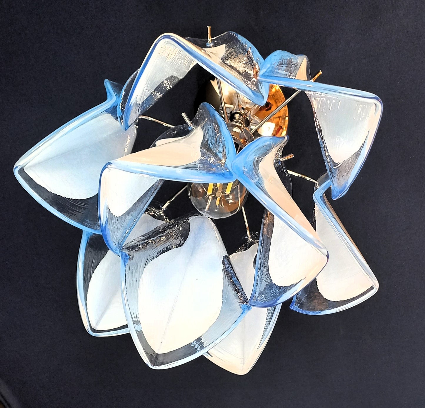 Plafoniera Vintage Murano, stile Mazzega, anni'70. Vetri di Murano rondine in cristallo blu chiaro, anima bianca. Designed and Made in Italy