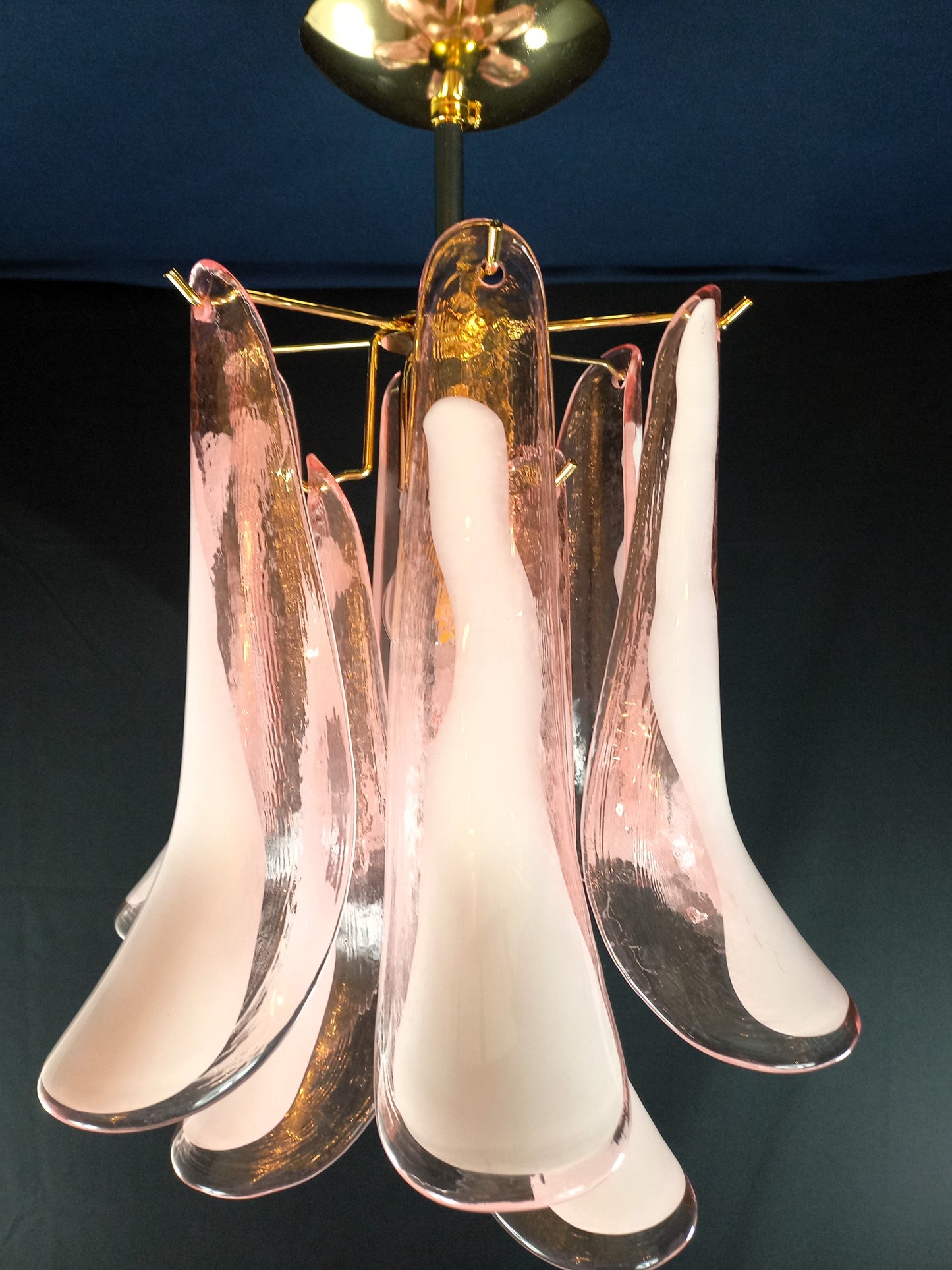 Plafoniera Lampada Vintage Murano, stile Mazzega, anni'80. Vetri di Murano petali rosa con anima bianca. Designed and Made in Venice, Italy.