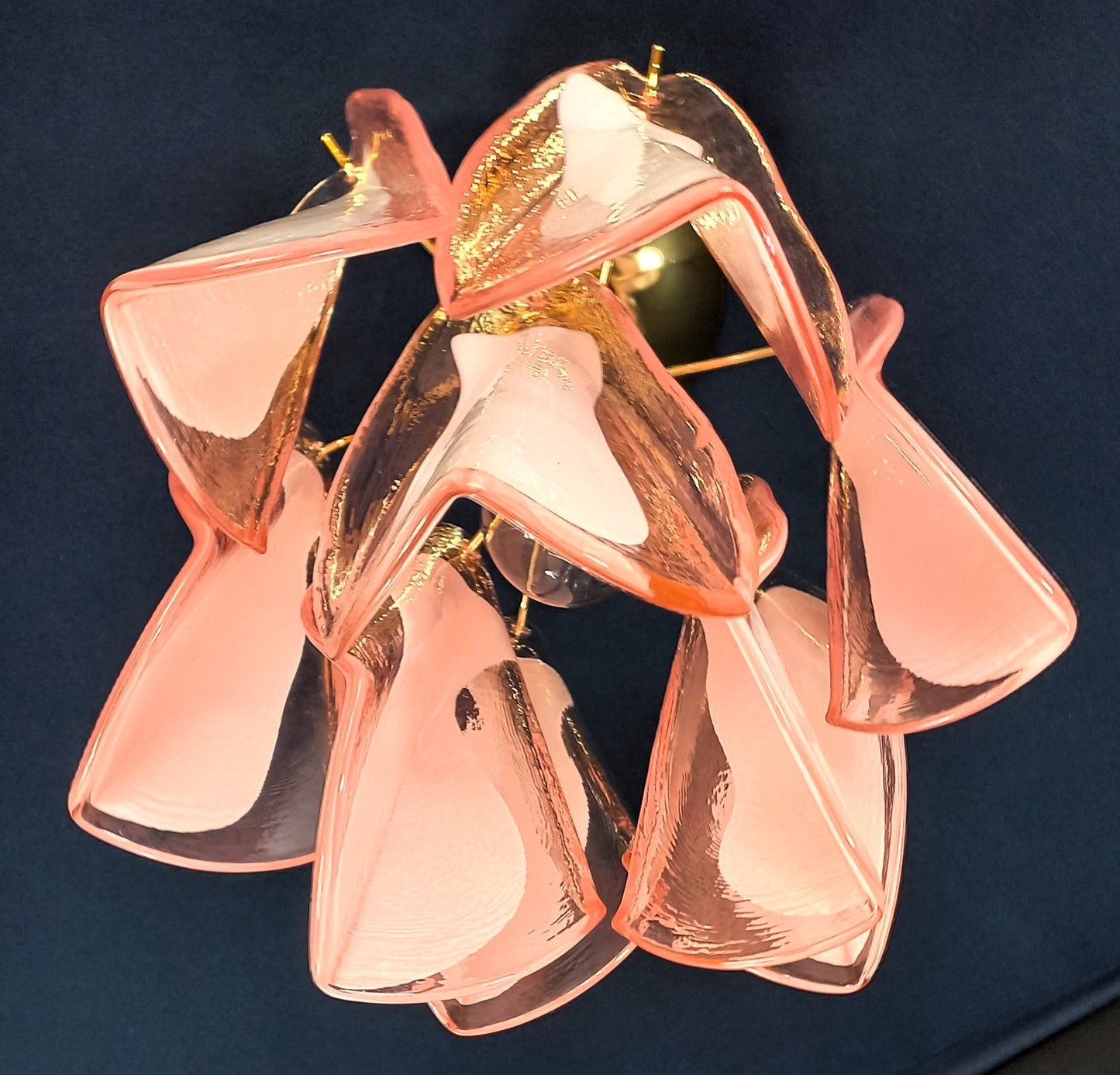 Plafoniera Lampada Vintage Murano,stile Mazzega, anni'70. Vetri di Murano in cristallo rondine rosa e anima bianca. Designed and Made in Italy