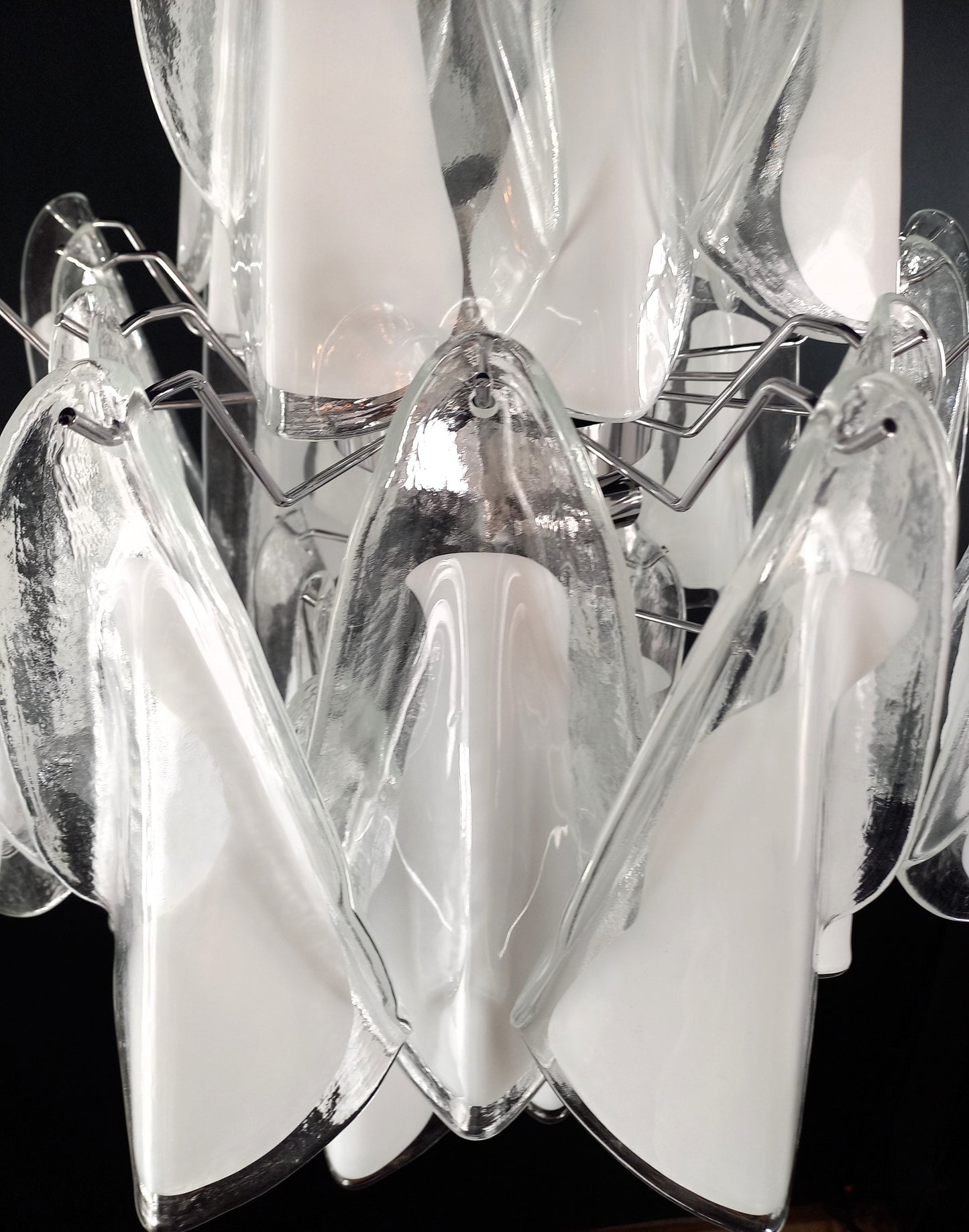 Lampadario di Murano stile Impero, artigianale, con vetri fatti a mano. Designed and made in Murano. Italy.