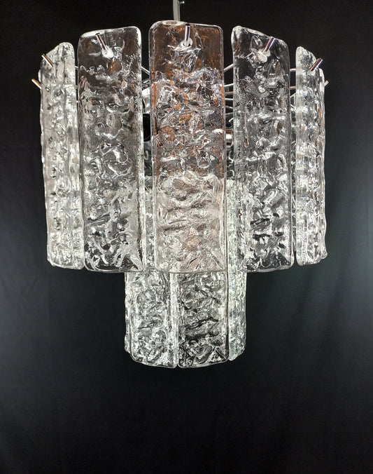 Lampadario di Murano con Vetri listelli di Murano in cristallo con trama martellata. Designed and made in Murano, Italy.