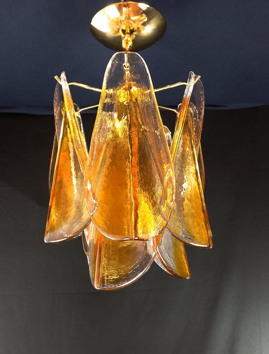 Plafoniera Lampada Vintage, stile Mazzega, anni'70. Vetri rondine di Murano in cristallo colore ambra. Designed and Made in Venice, Italy