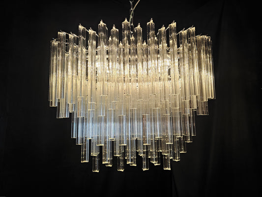 Lampadario ovale Vintage di Murano.Stile Venini, anni'70.Con vetri di Murano prismi triedri in cristallo. Designed and made in Venice Italy.