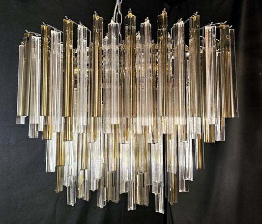 Lampadario ovale Vintage di Murano, stile Venini, anni'70. Vetri di Murano prismi triedri in cristallo e fumè. Designed and made in Italy.