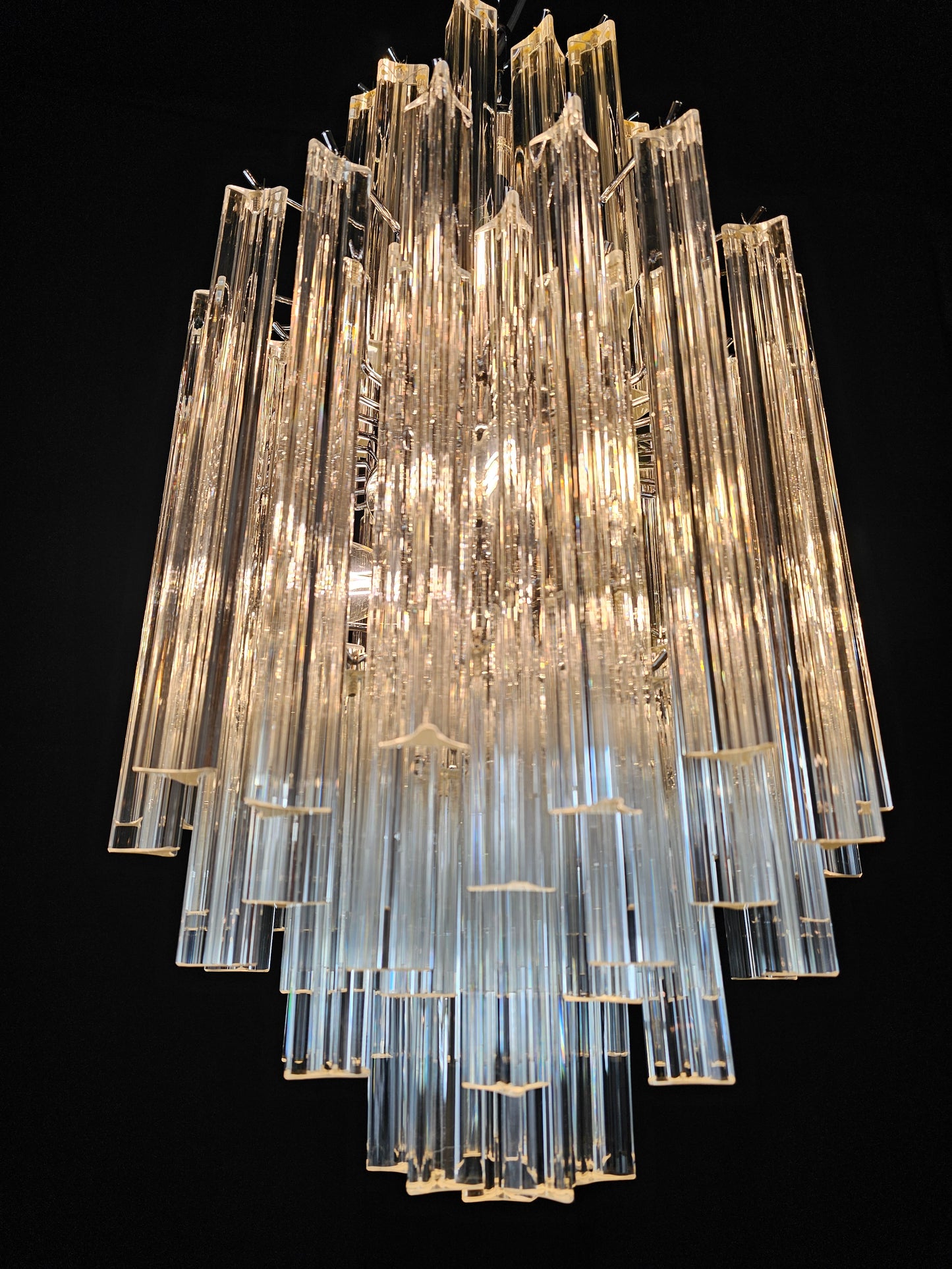 Lampadario Vintage di Murano, stile Venini, anni'70. Con vetri prismi triedri di Murano in cristallo. Designed and made in Venice Italy.